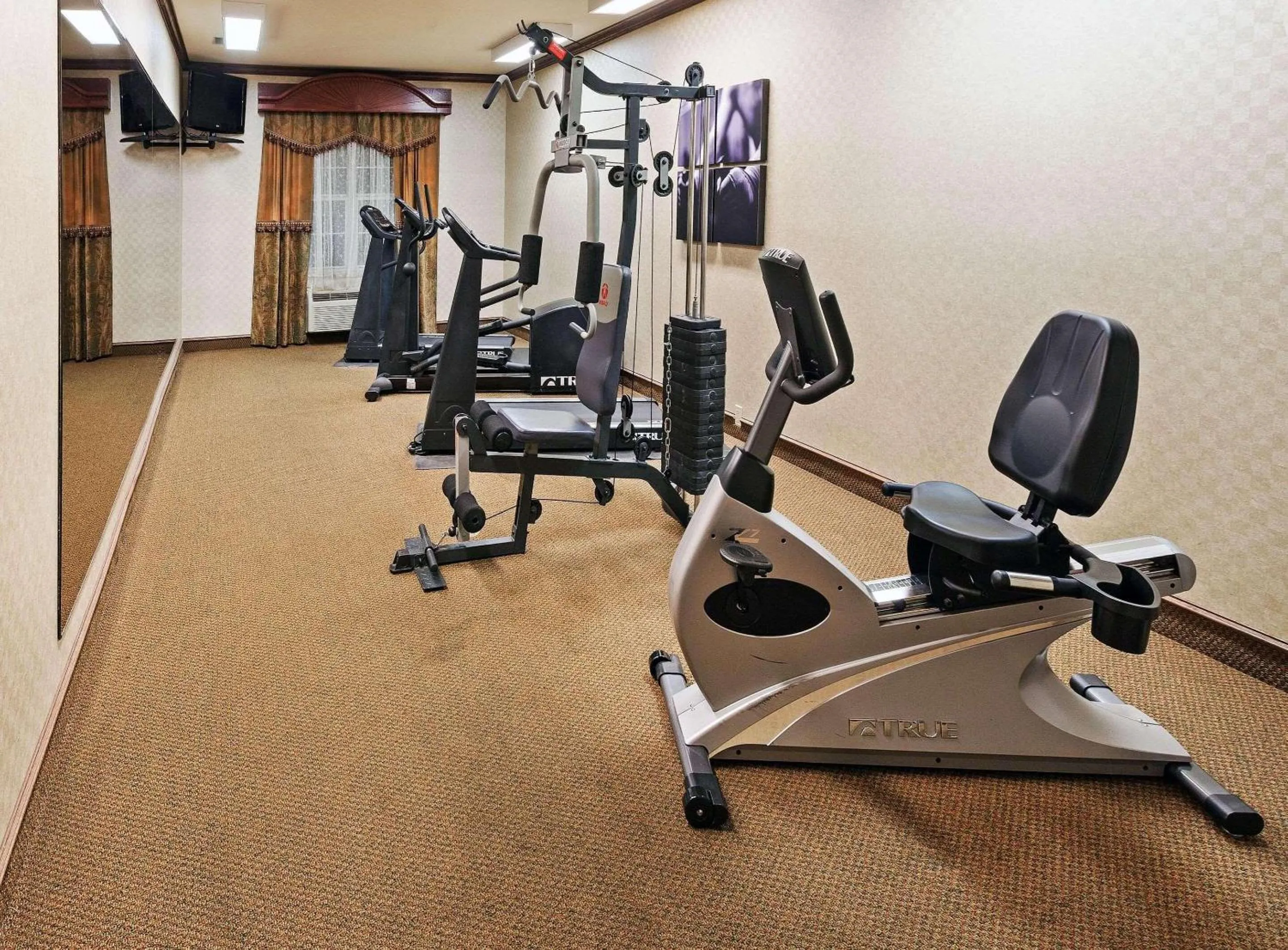 Fitness centre/facilities in Country Inn & Suites by Radisson, Amarillo I-40 West, TX