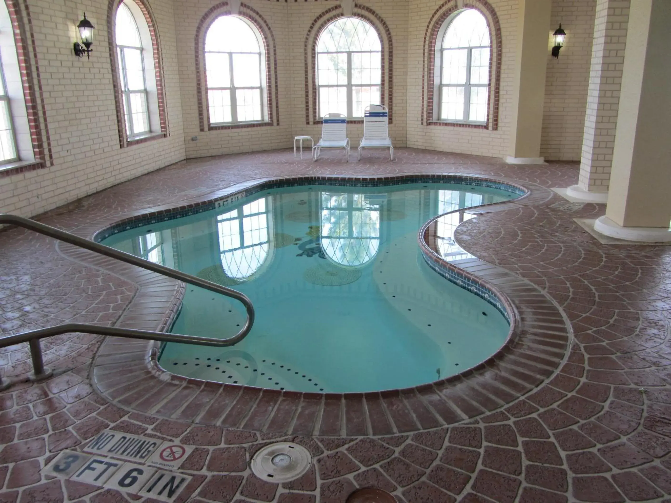 Swimming pool in Country Inn & Suites by Radisson, Amarillo I-40 West, TX Swimming pool in Country Inn & Suites by Radisson, Amarillo I-40 West, TX