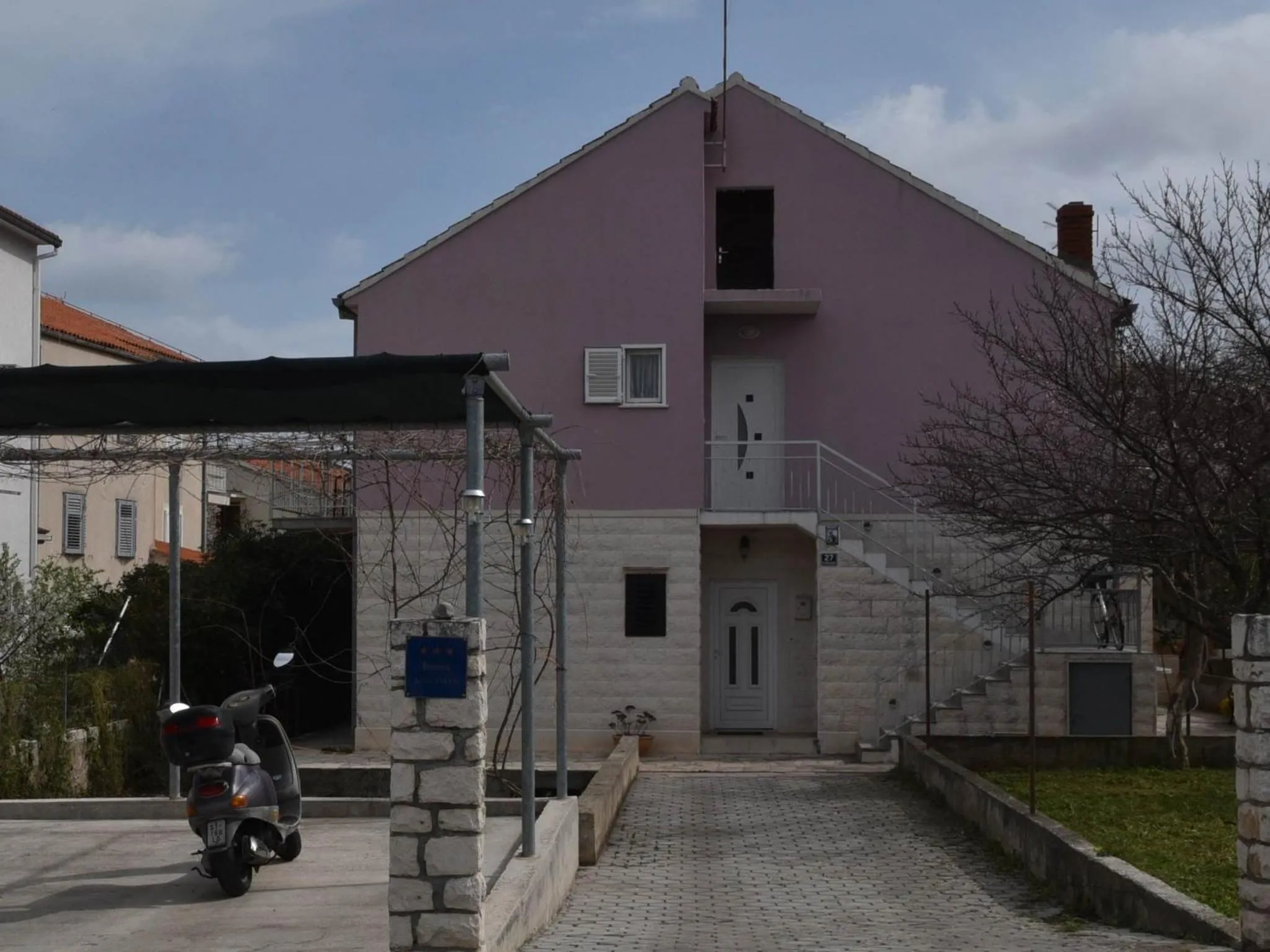 Property building in Apartment Manigo