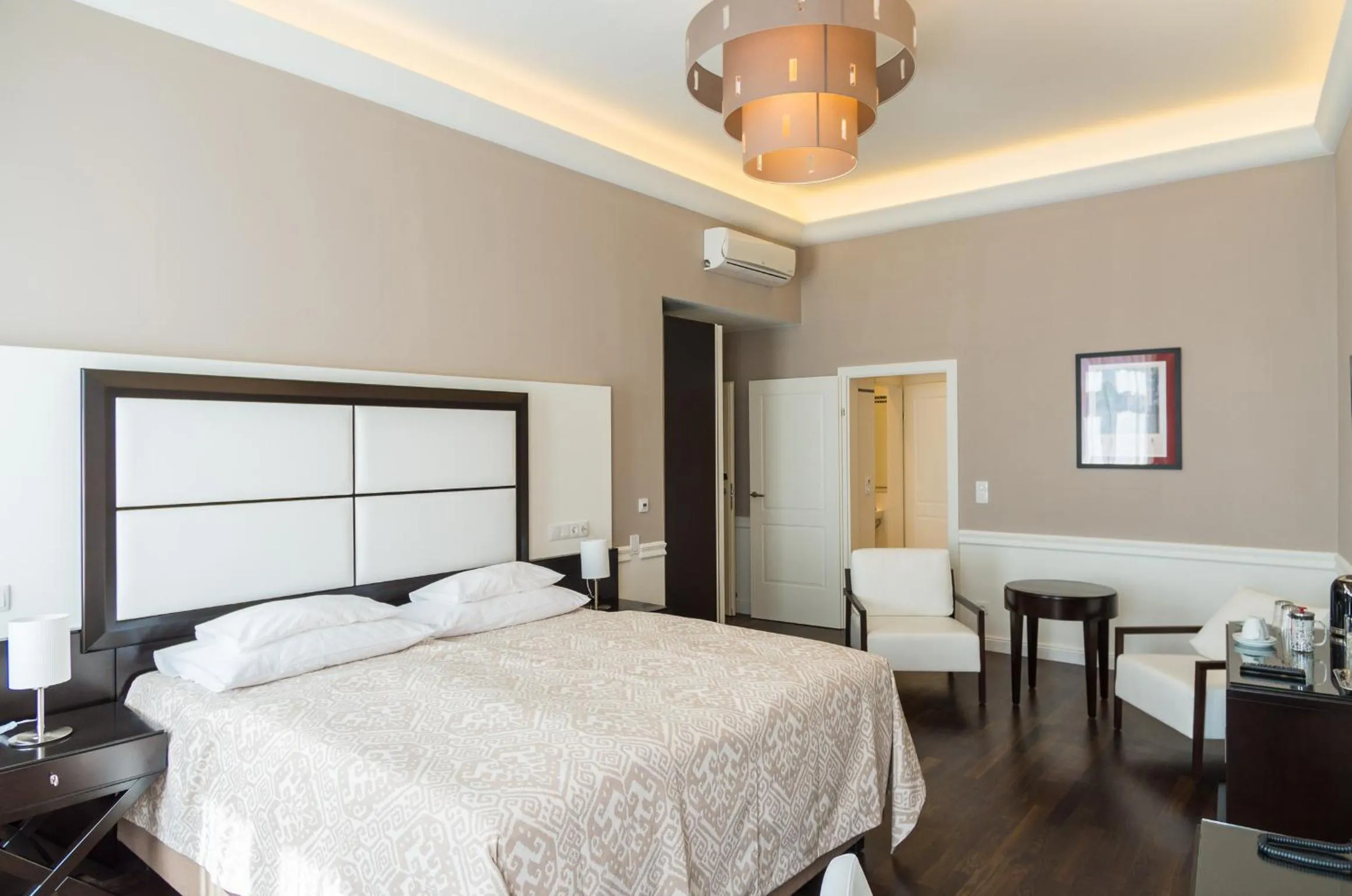 Photo of the whole room, Bed in Hotel Spiess & Spiess