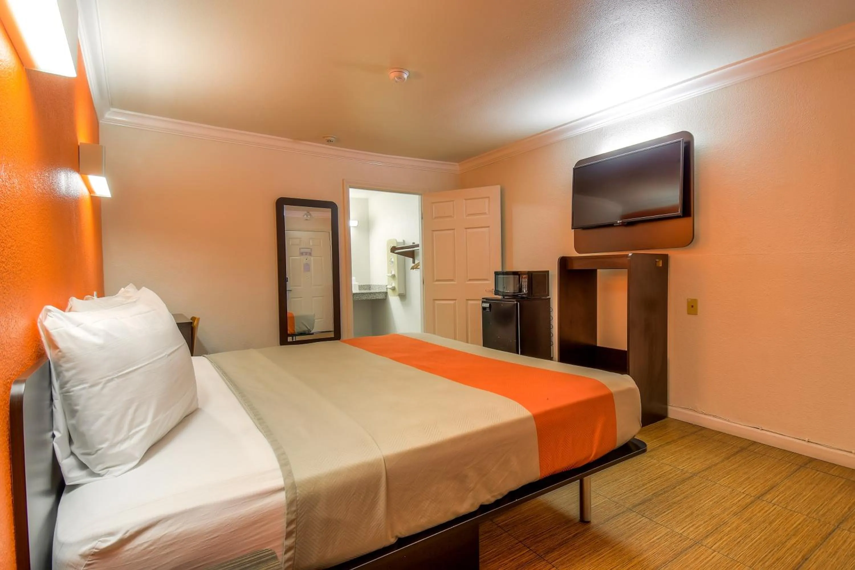 Bedroom, Bed in Motel 6-Menifee, CA