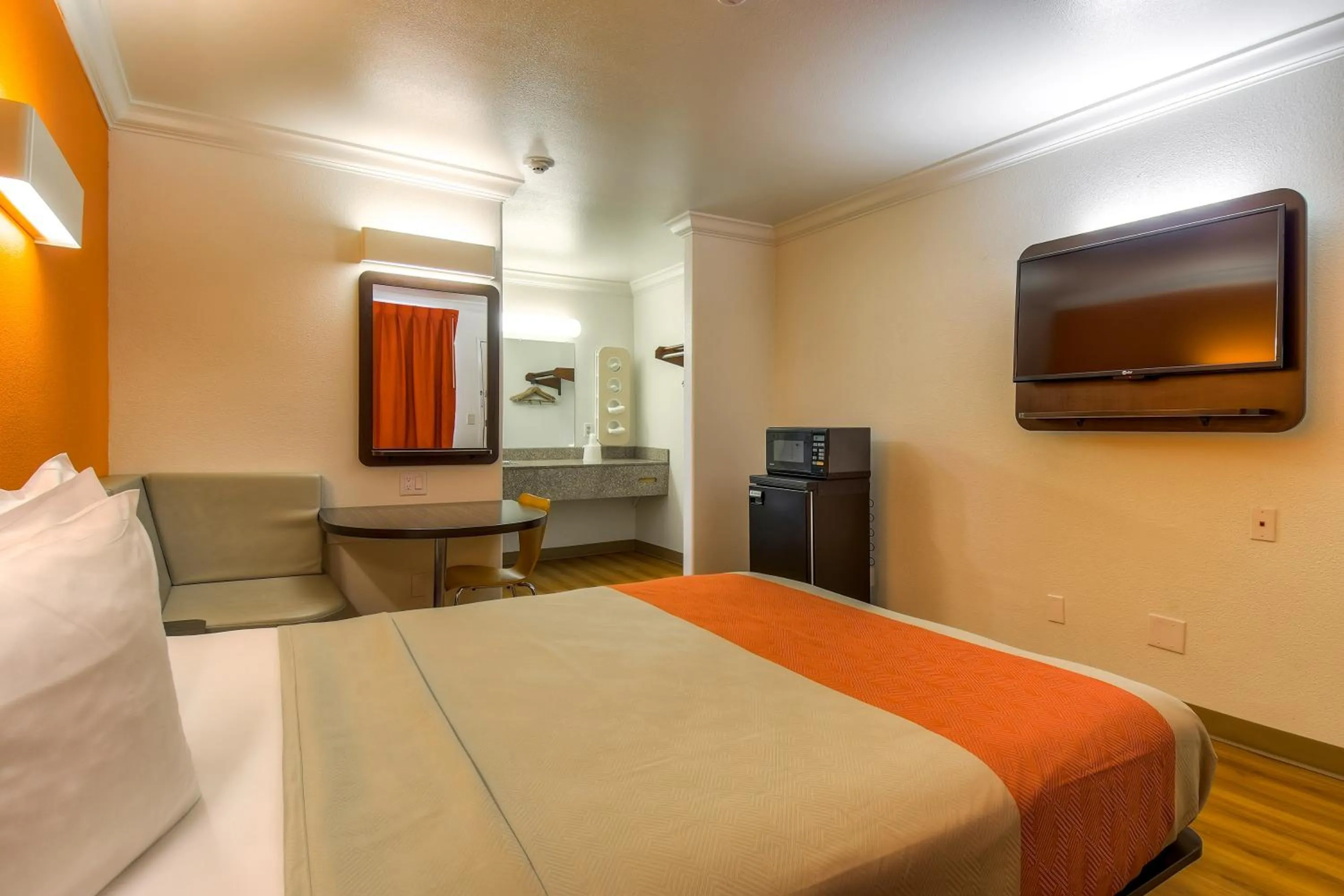 Bedroom, Bed in Motel 6-Menifee, CA