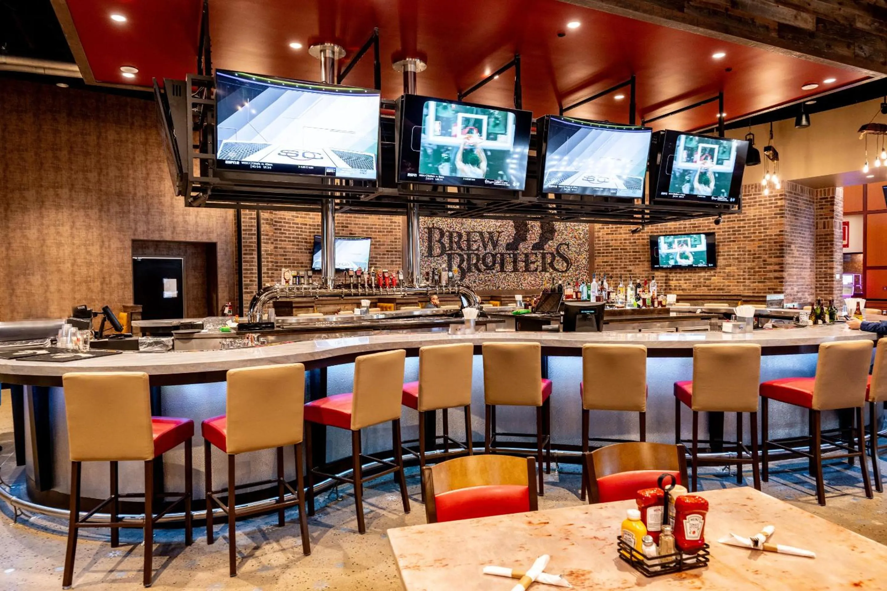 Lounge or bar in Harrah's Kansas City, A Caesars Destination