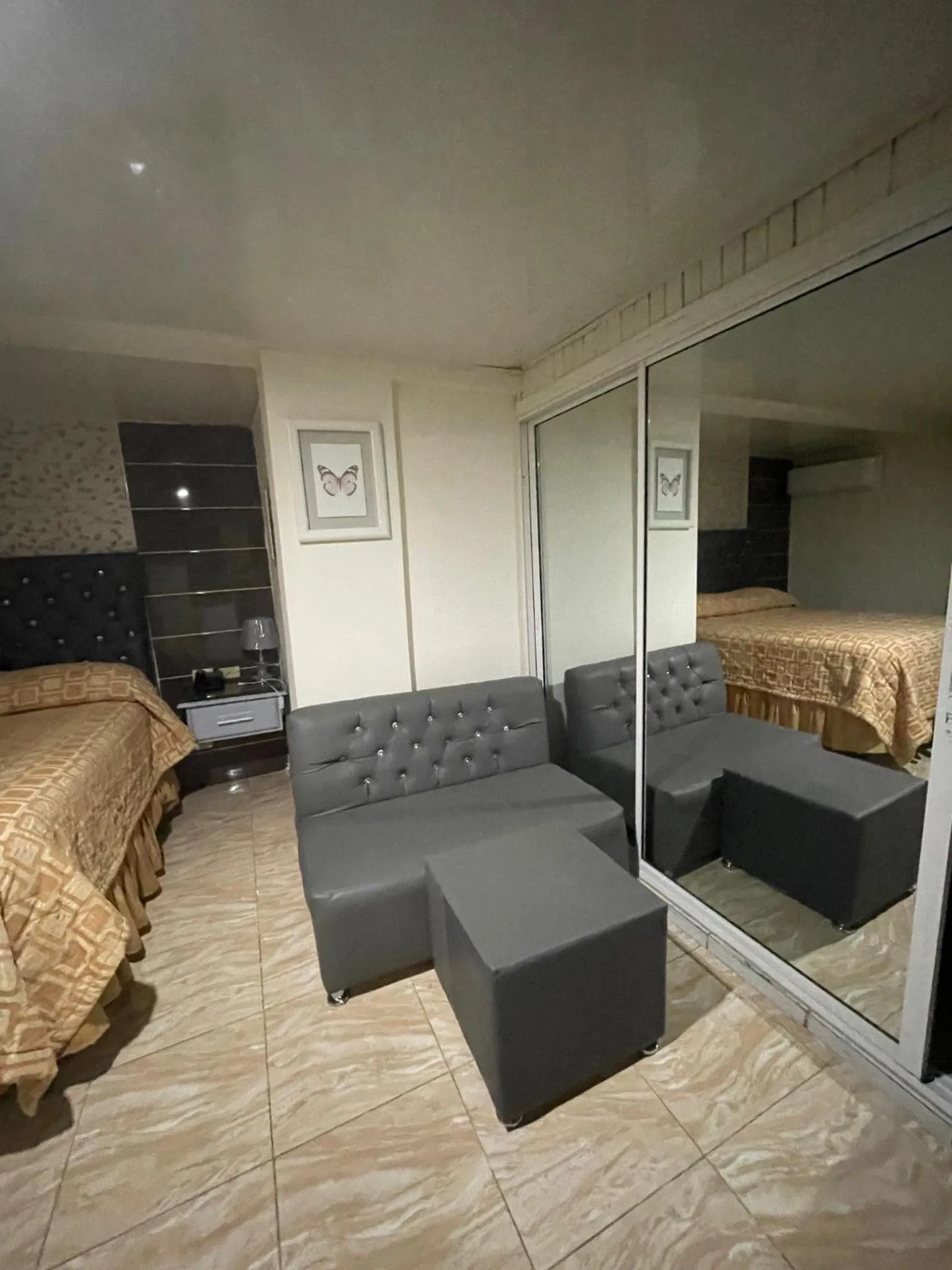 JR Suite Room  in Hotel Frano Romana Center