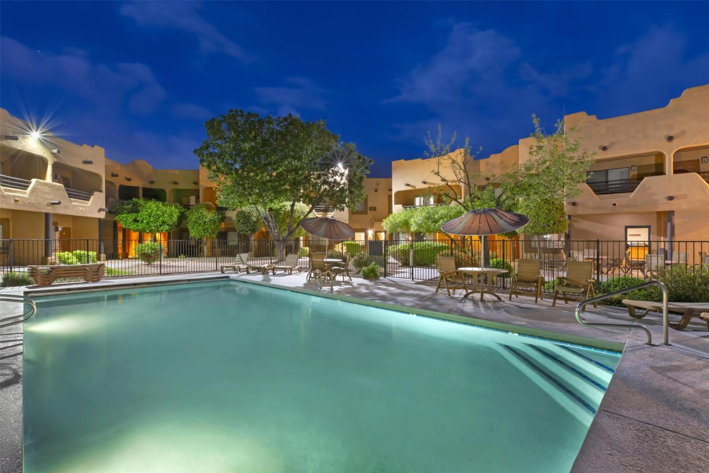 Pool view in Best Western Gold Canyon Inn & Suites