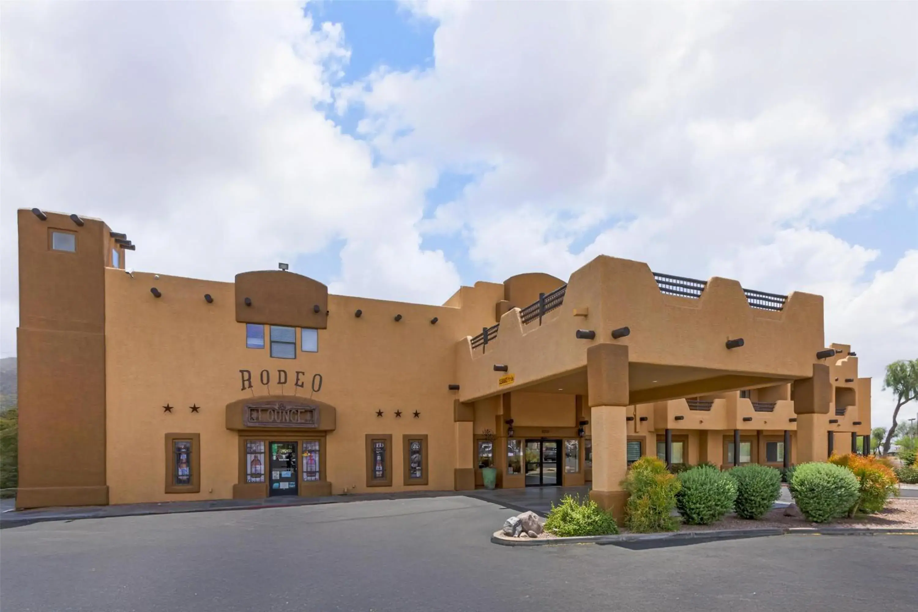 Property building in Best Western Gold Canyon Inn & Suites Property building in Best Western Gold Canyon Inn & Suites