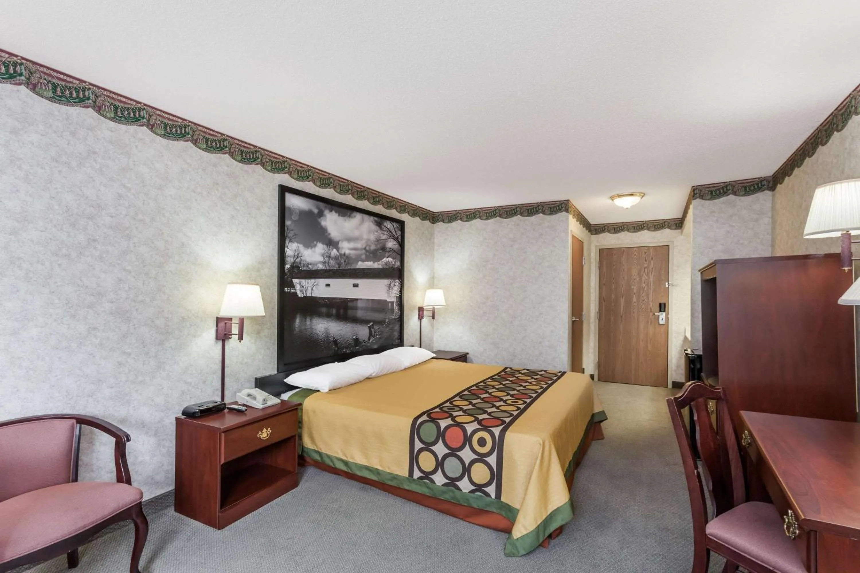 Photo of the whole room, Bed in Super 8 by Wyndham Erwin, I-26 Exit 37