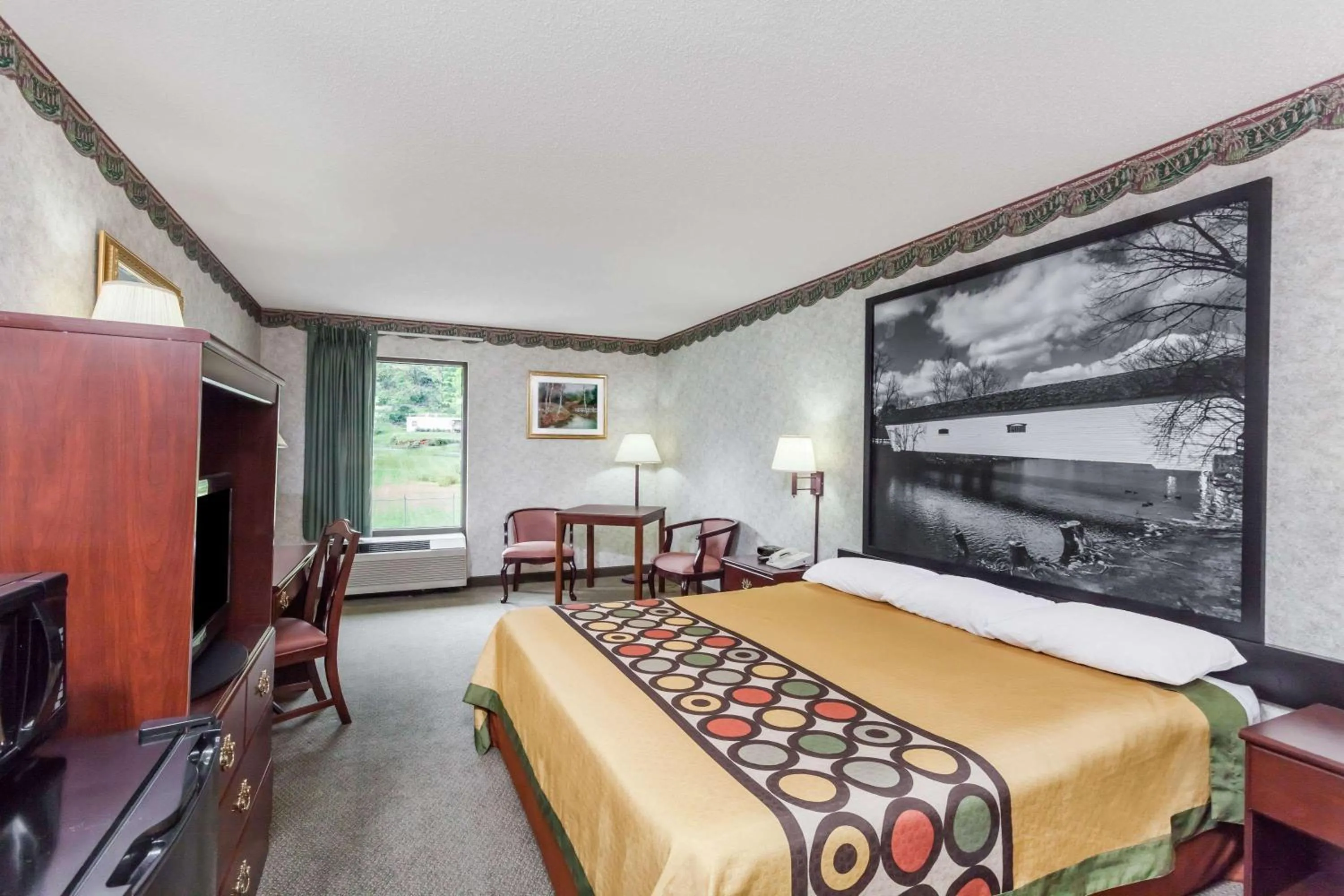Photo of the whole room, Bed in Super 8 by Wyndham Erwin, I-26 Exit 37