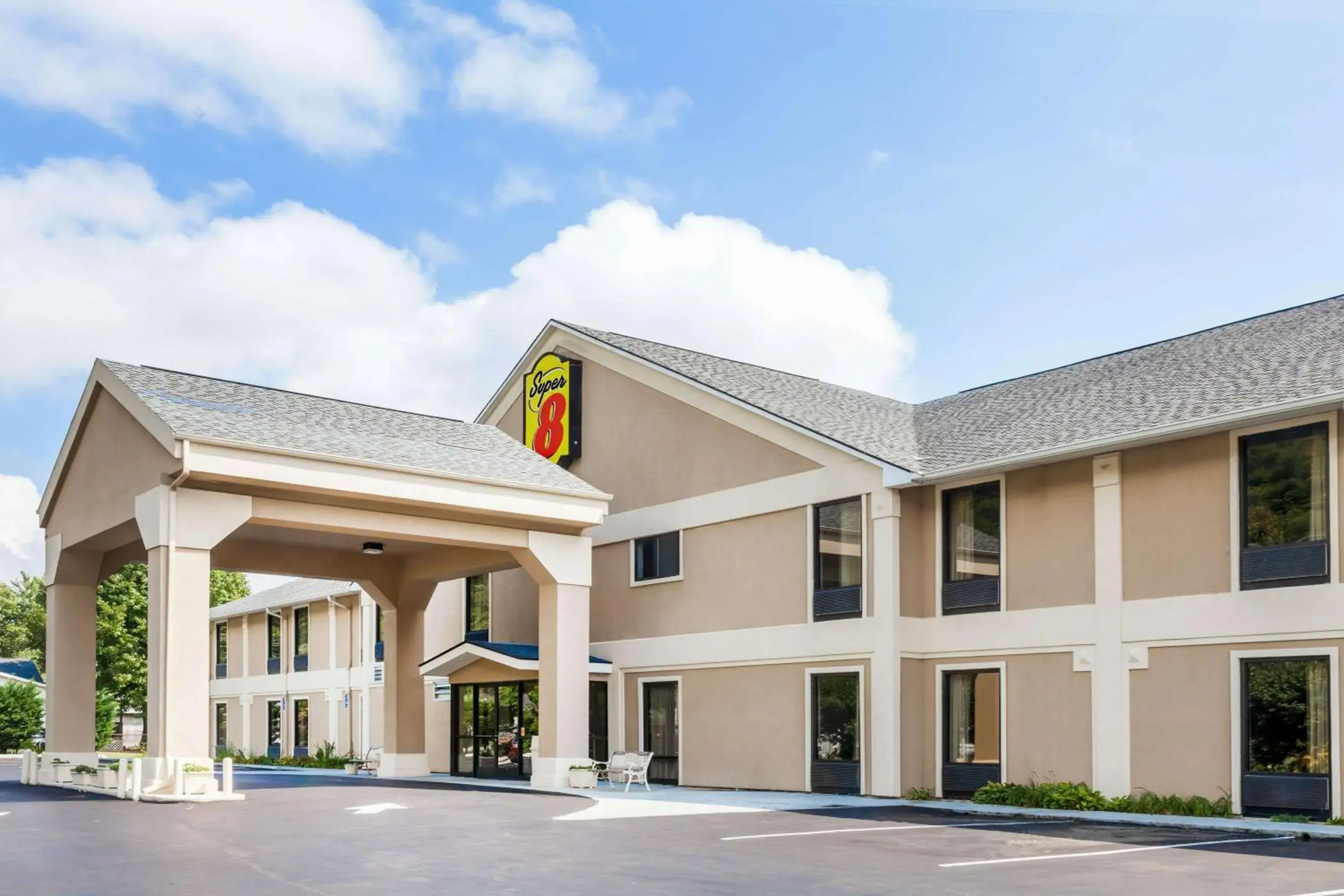 Property building in Super 8 by Wyndham Erwin, I-26 Exit 37 Property building in Super 8 by Wyndham Erwin, I-26 Exit 37