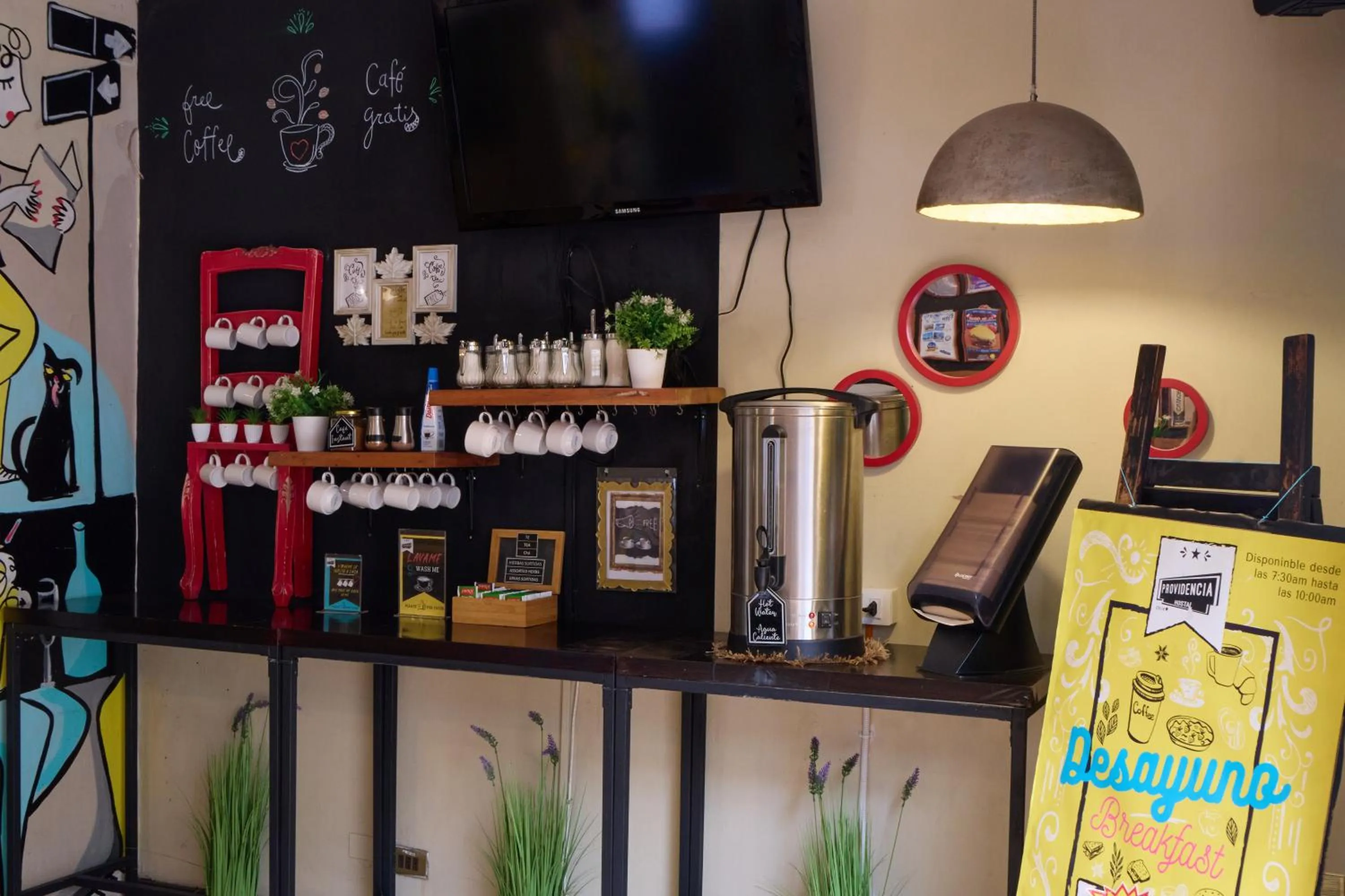 Coffee/tea facilities in Hostal Providencia