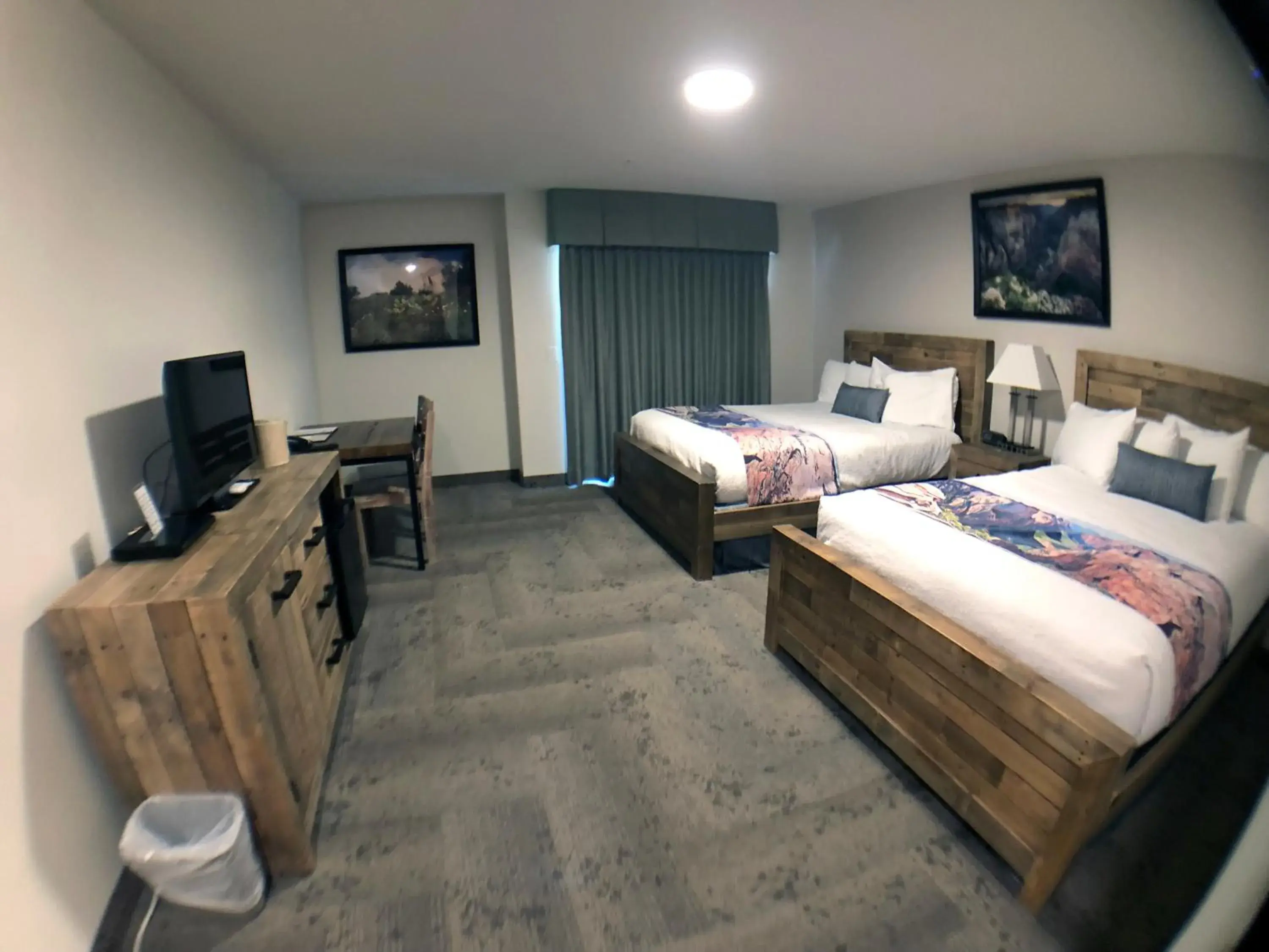 Photo of the whole room, Bed in Bumbleberry Inn Photo of the whole room, Bed in Bumbleberry Inn