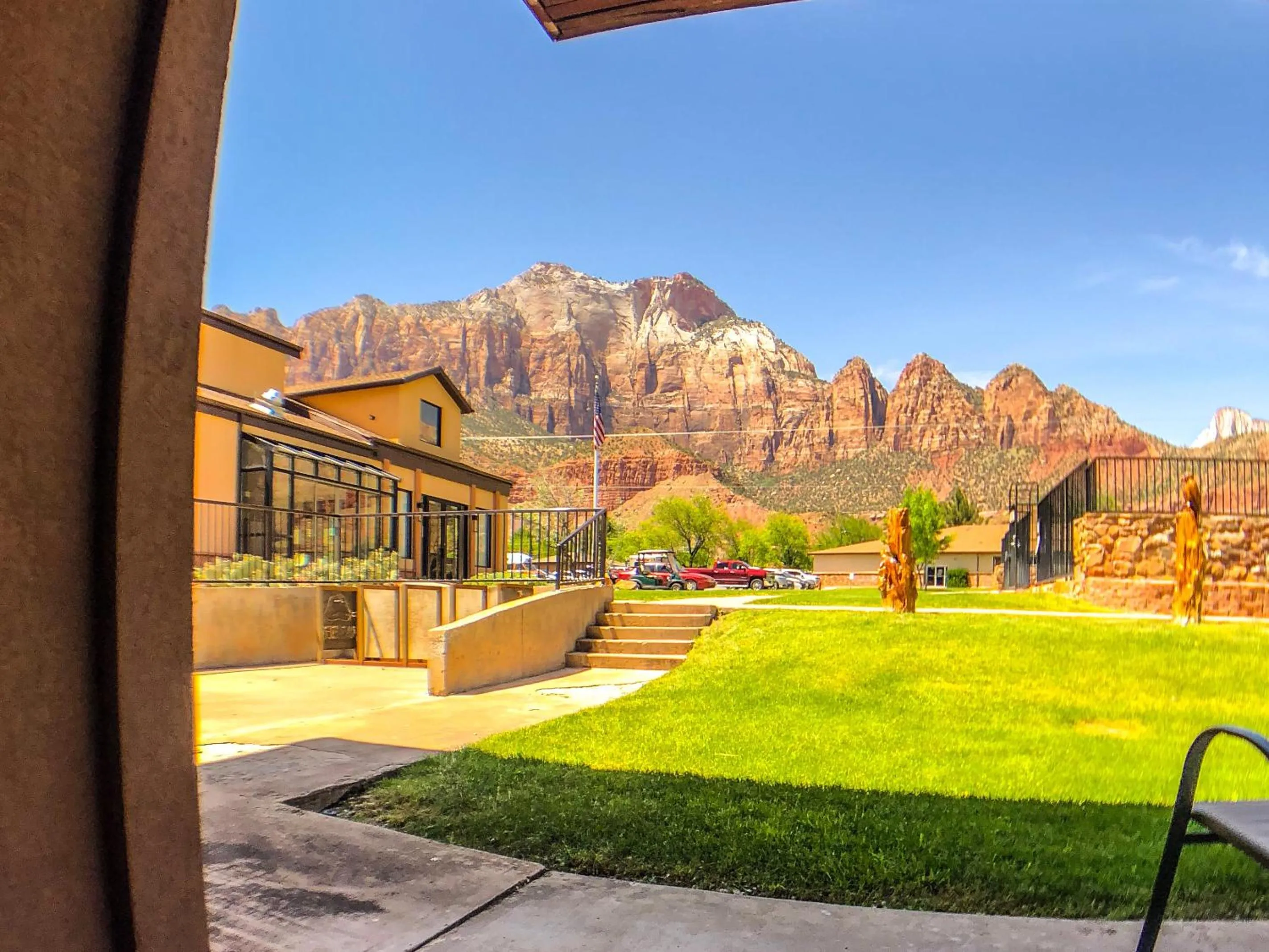 Patio in Bumbleberry Inn