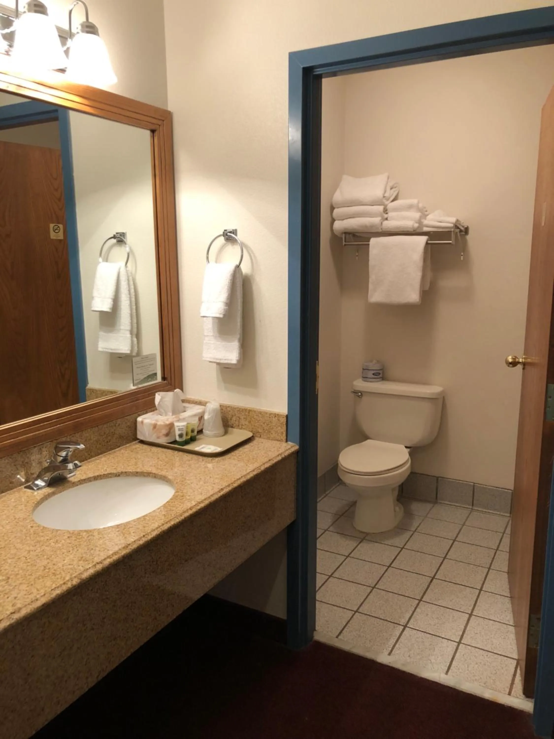 Bathroom in Bumbleberry Inn