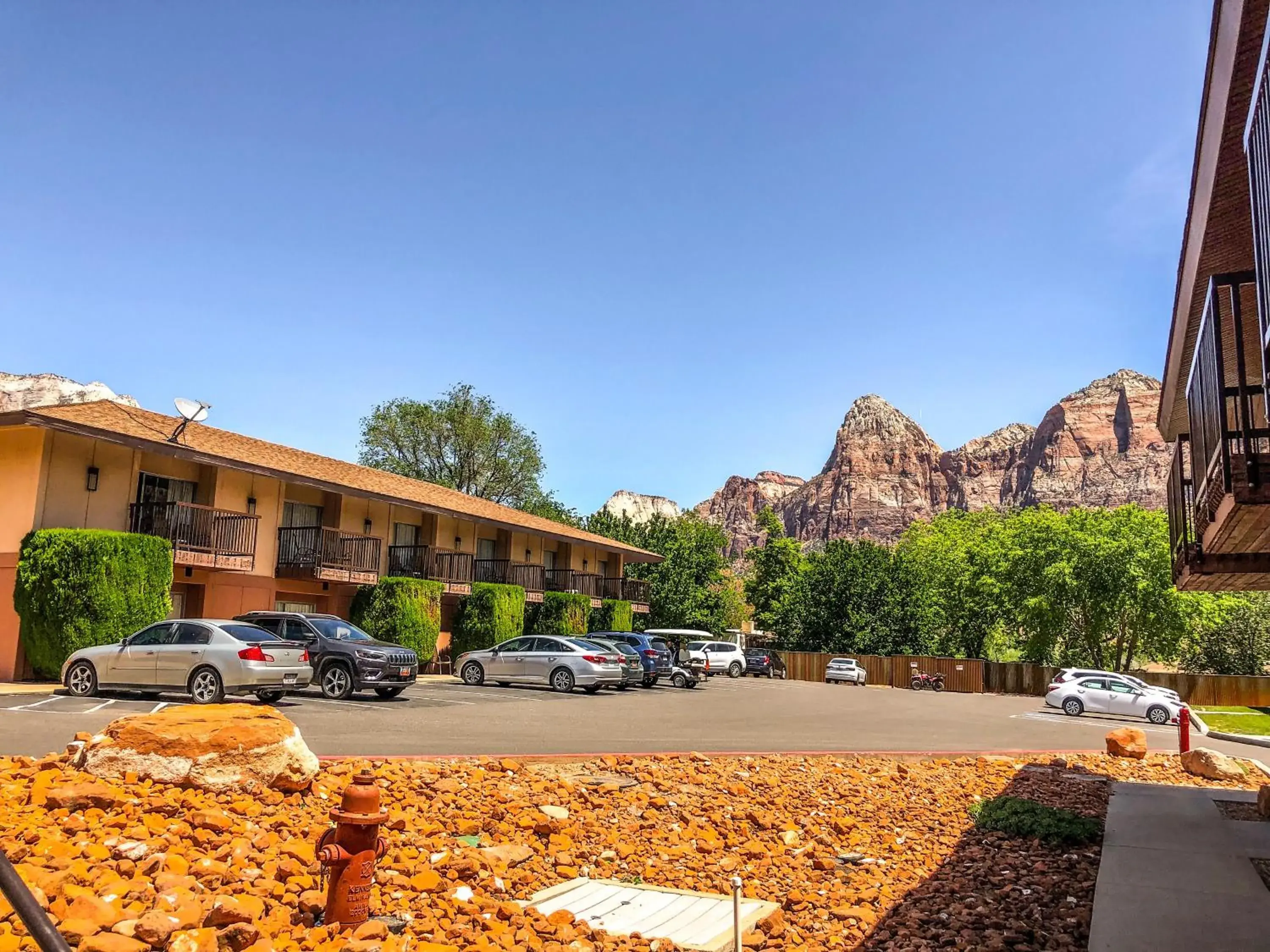 Property building in Bumbleberry Inn Property building in Bumbleberry Inn