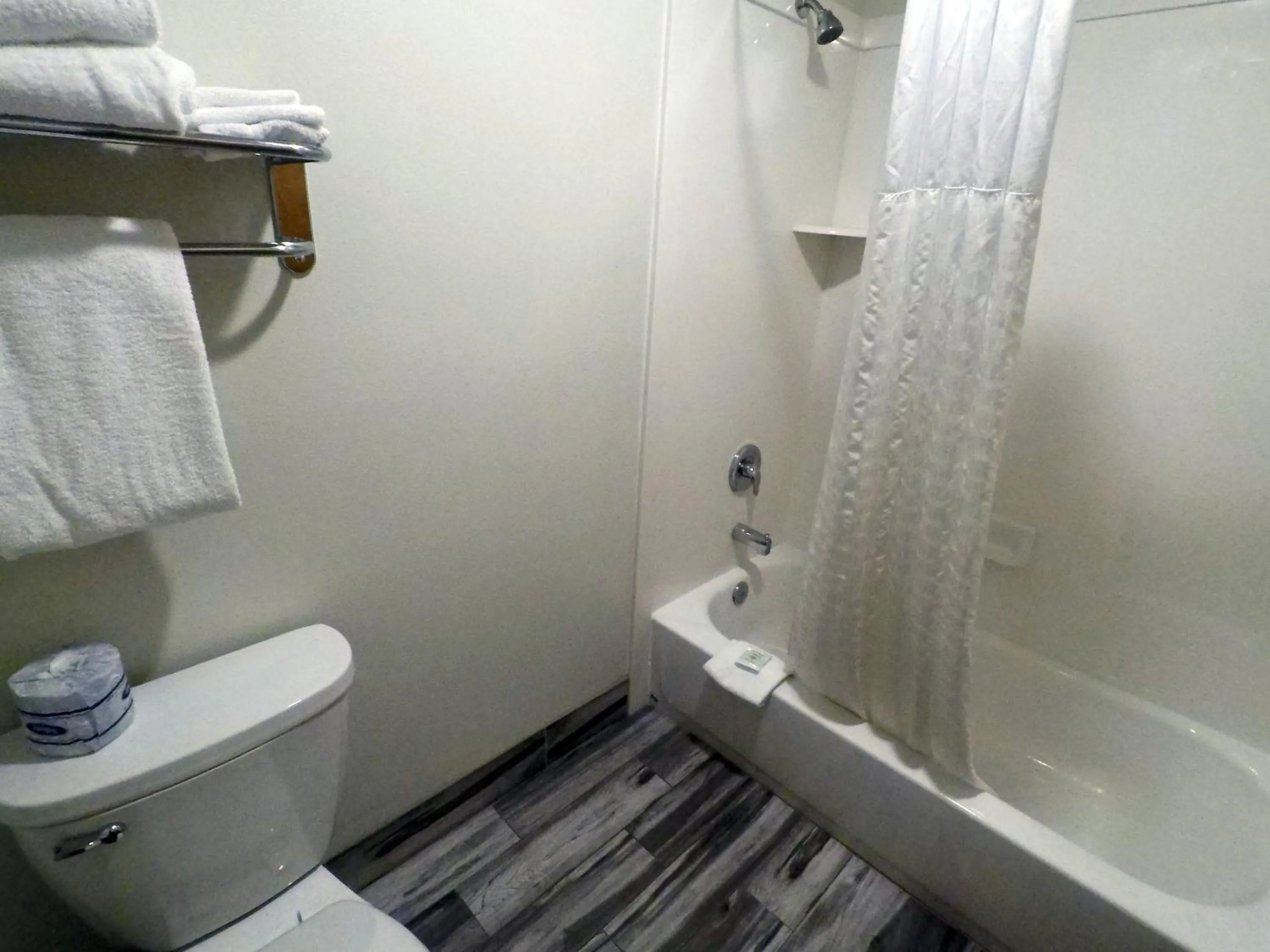 Shower in Bumbleberry Inn