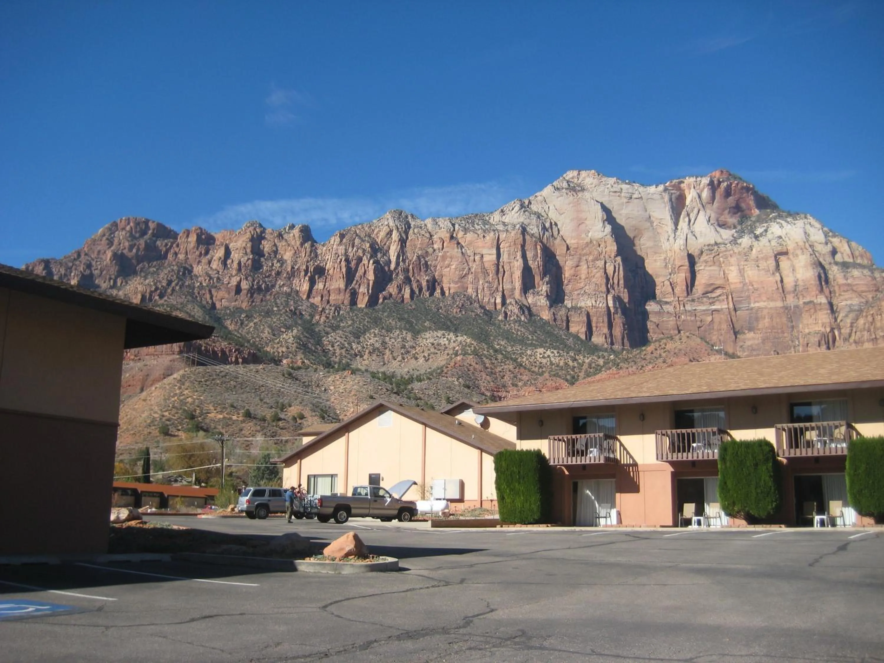 Facade/entrance in Bumbleberry Inn