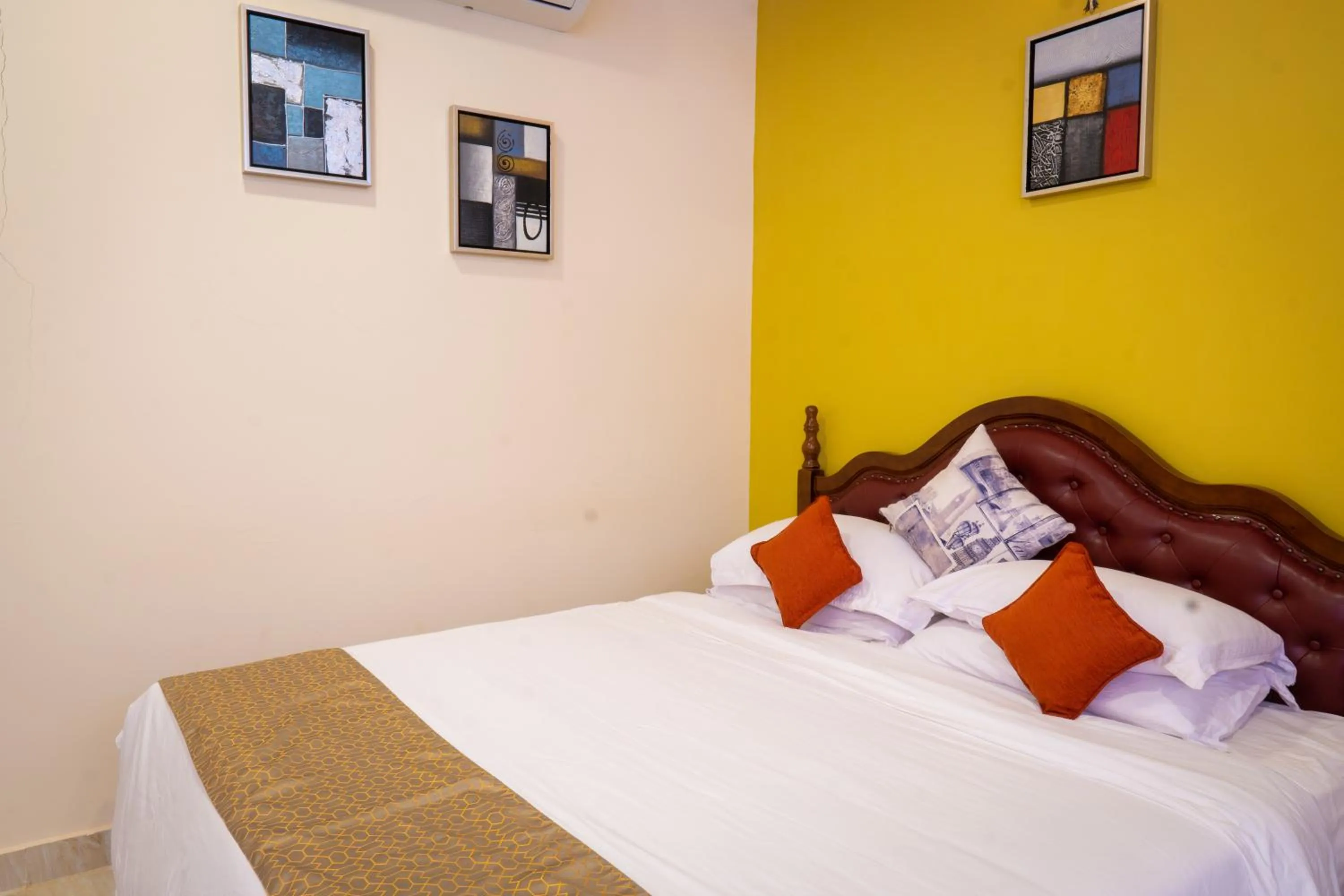 Bed in Alcove Resort Vagator