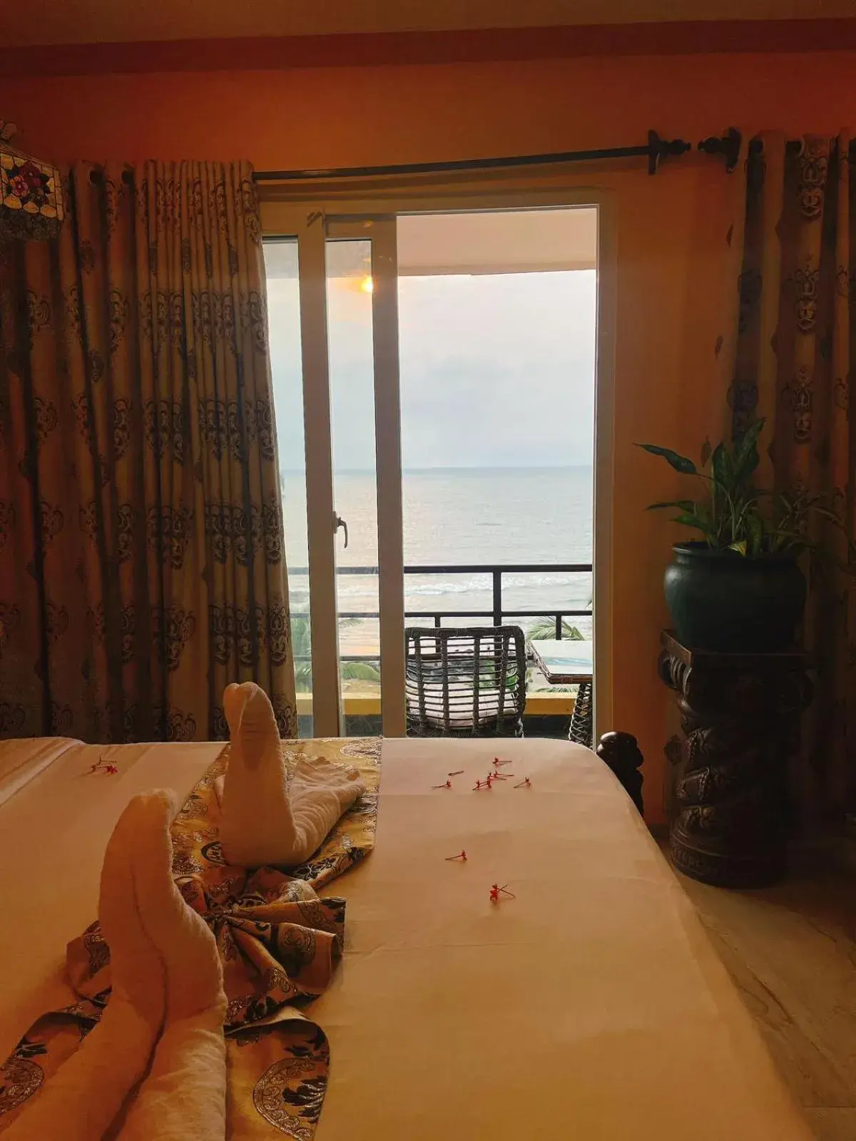 Sea view, Bed in Alcove Resort Vagator Sea view, Bed in Alcove Resort Vagator