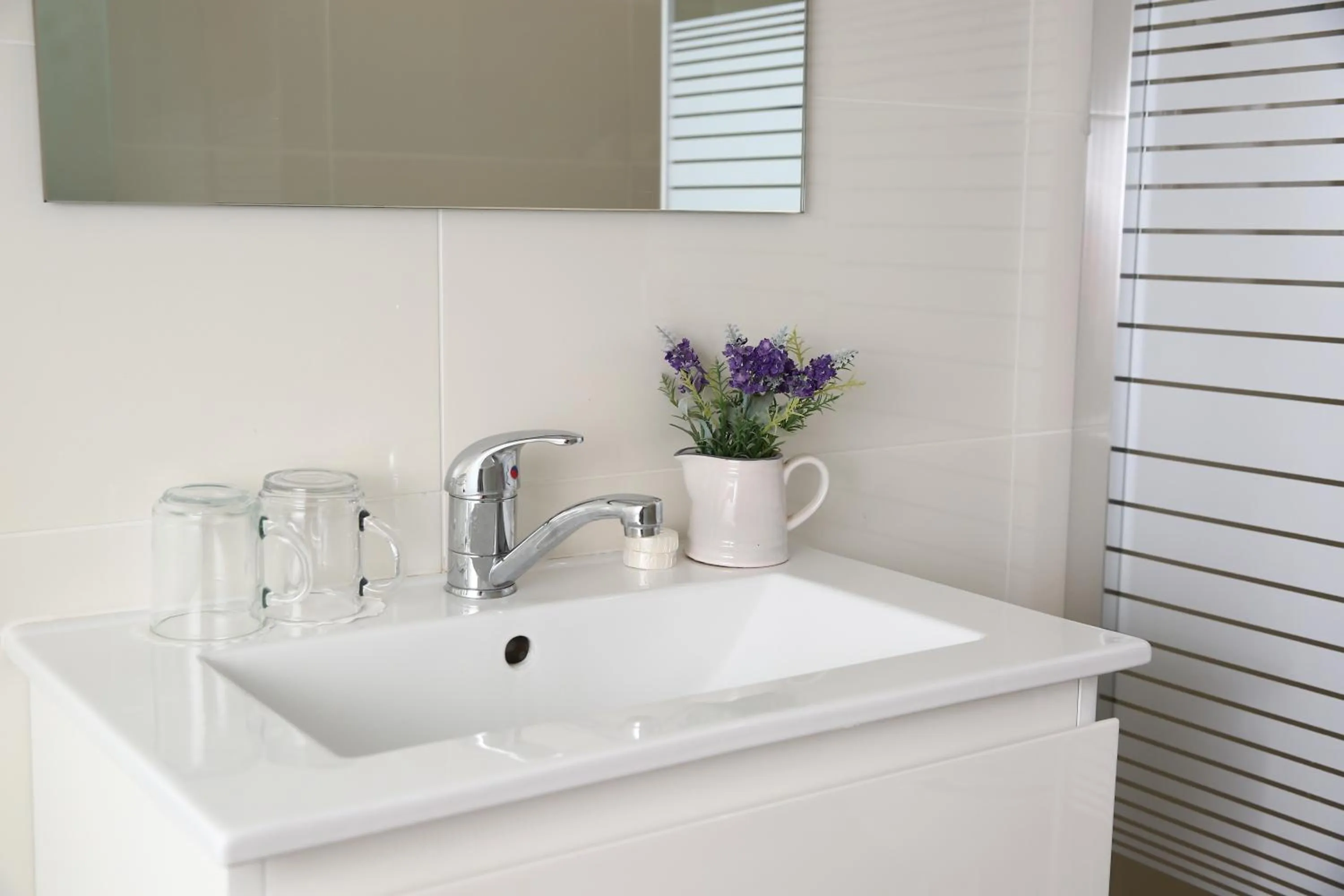 Bathroom in קיבוץ אילות - חדרי אירוח עם בריכה משותפת