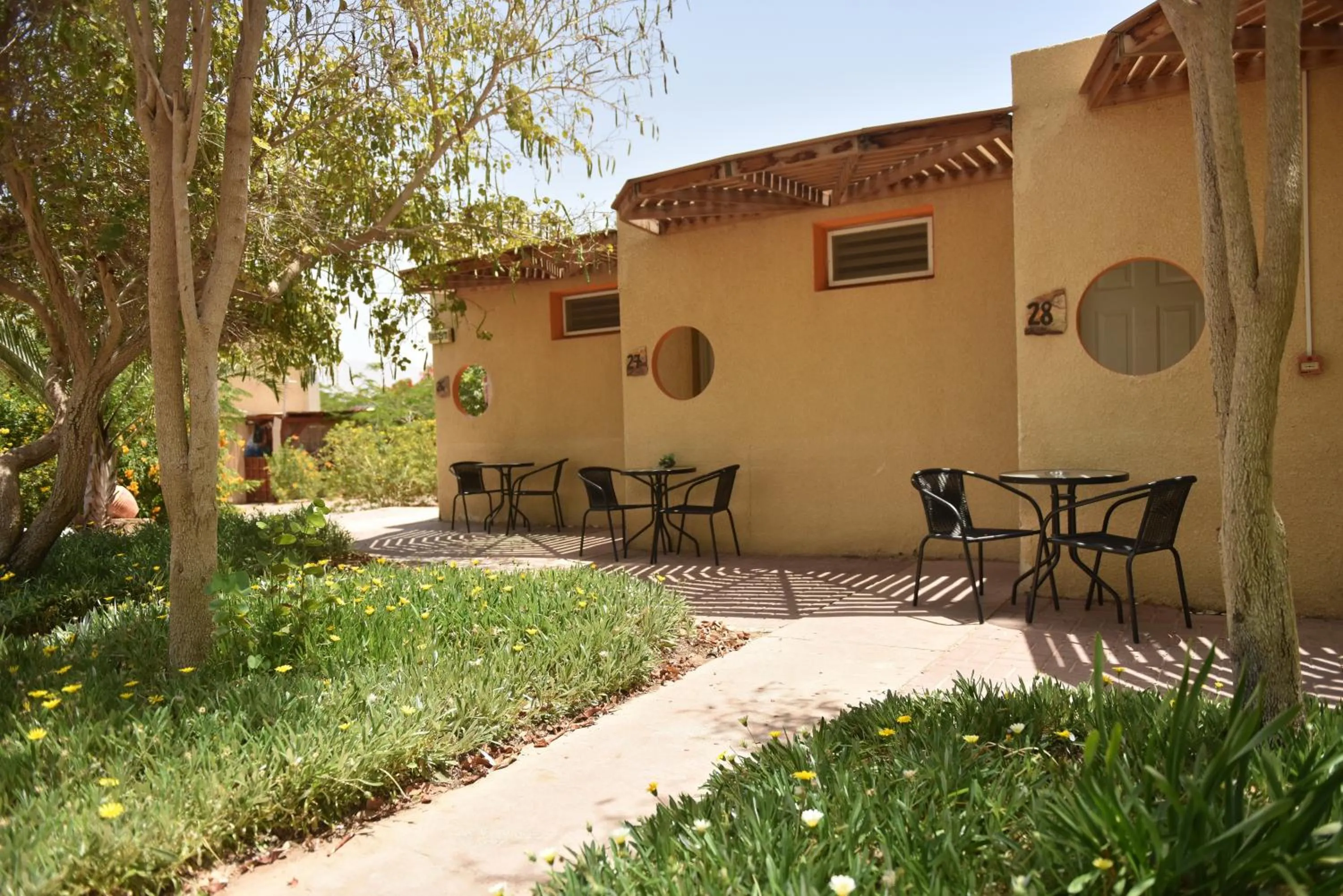 Garden in קיבוץ אילות - חדרי אירוח עם בריכה משותפת