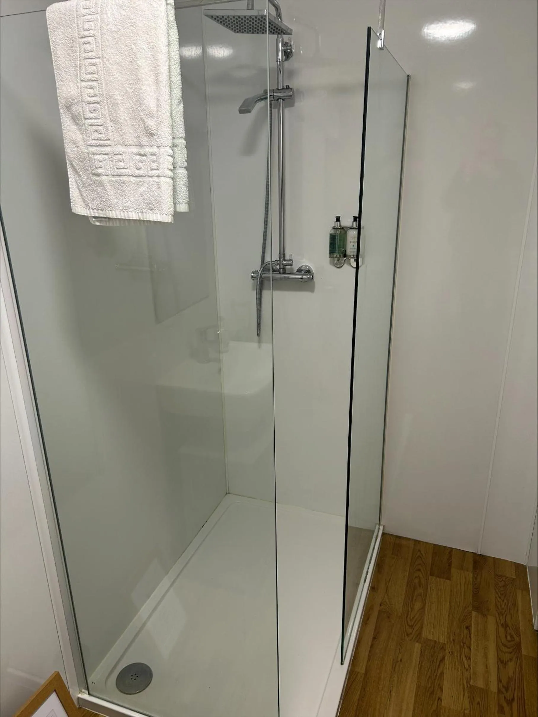 Shower in Whisky Capital Inn