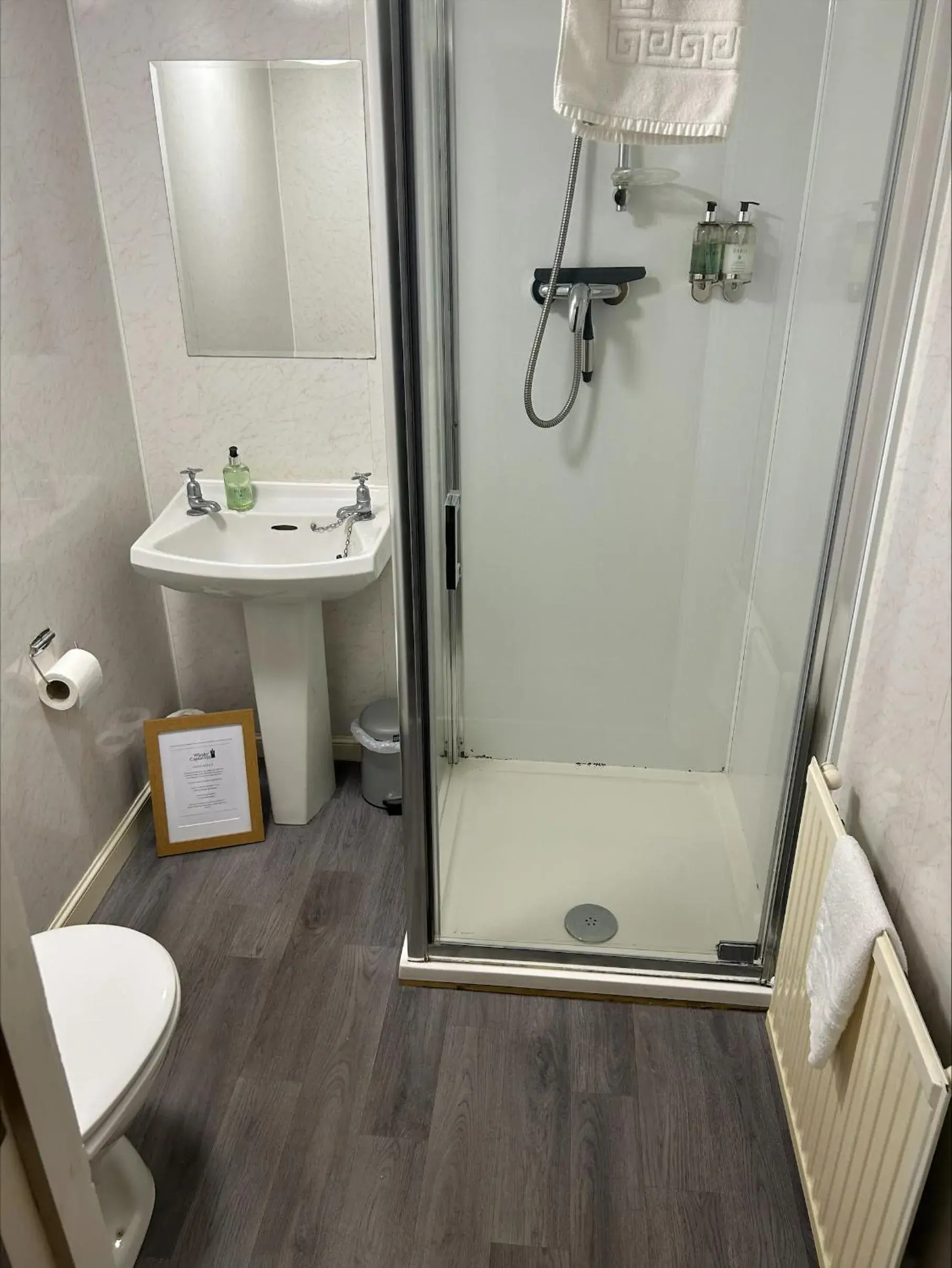 Single Room with Shared Bathroom in Whisky Capital Inn Single Room with Shared Bathroom in Whisky Capital Inn