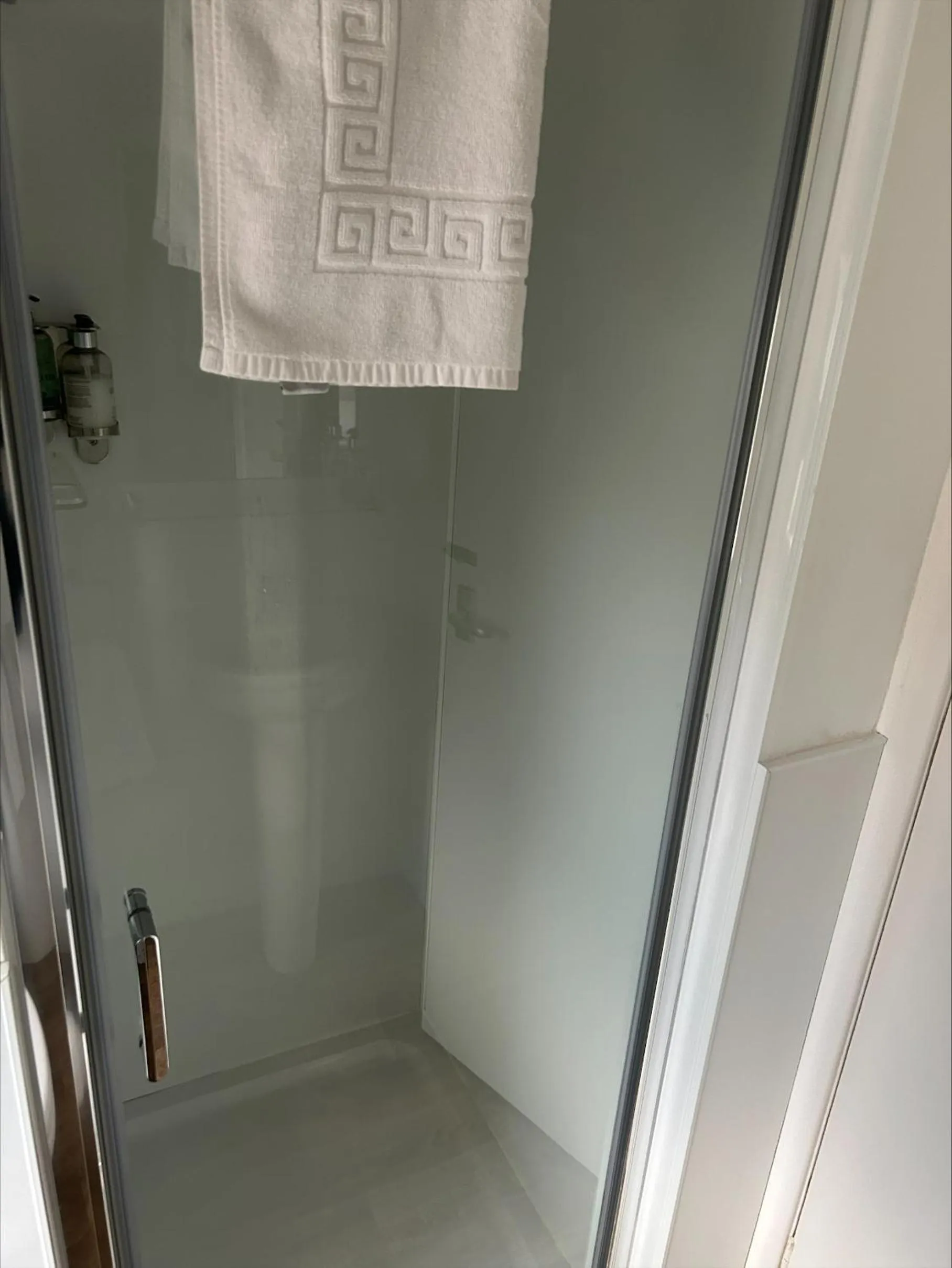 Shower in Whisky Capital Inn