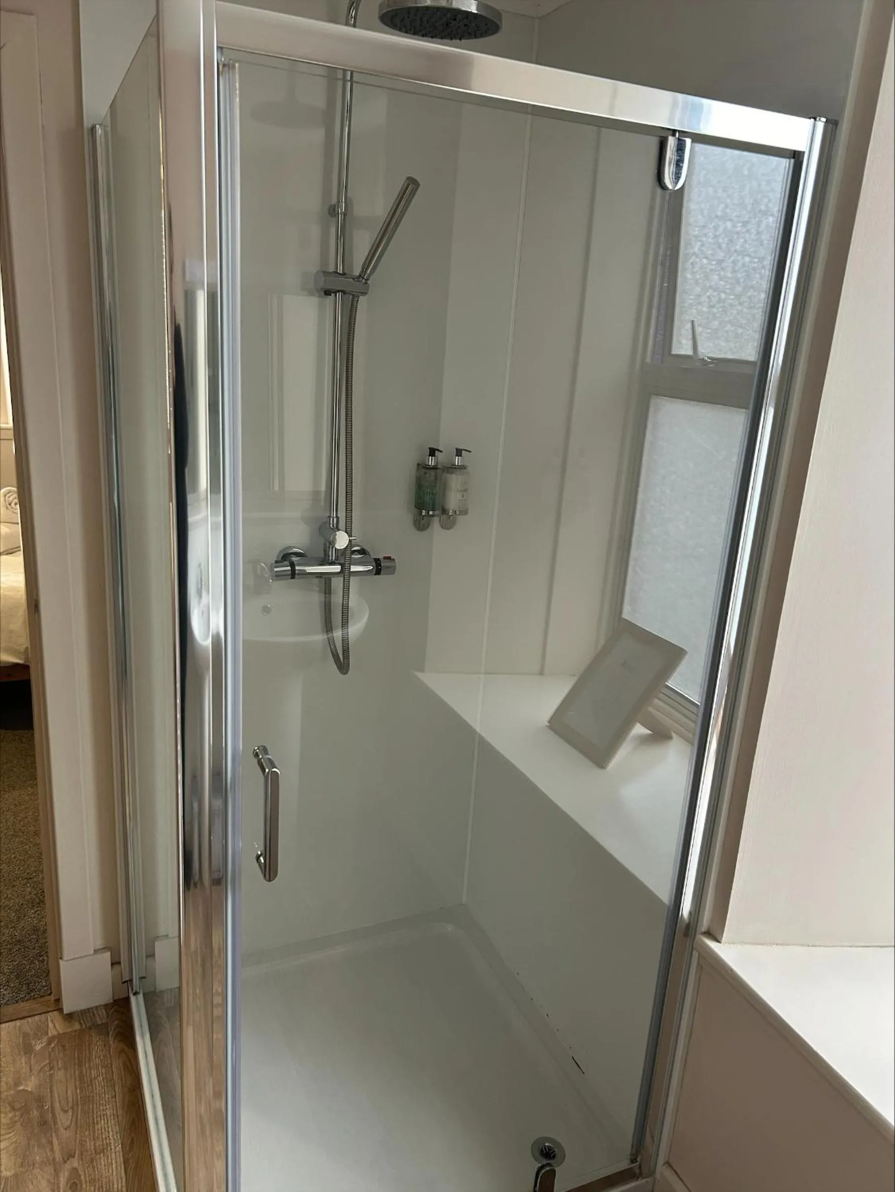 Shower in Whisky Capital Inn