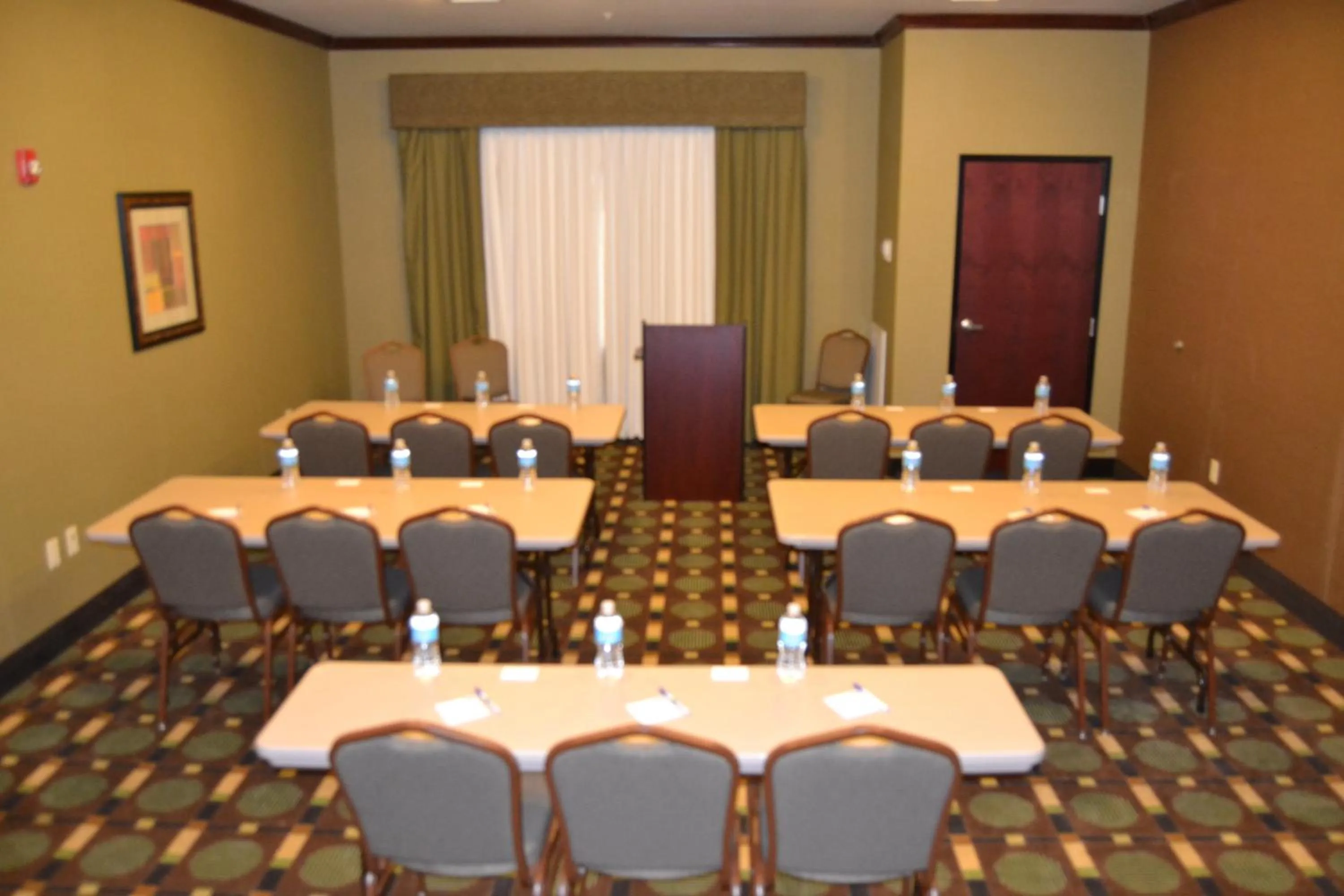 Meeting/conference room in Holiday Inn Express and Suites Heber Springs by IHG