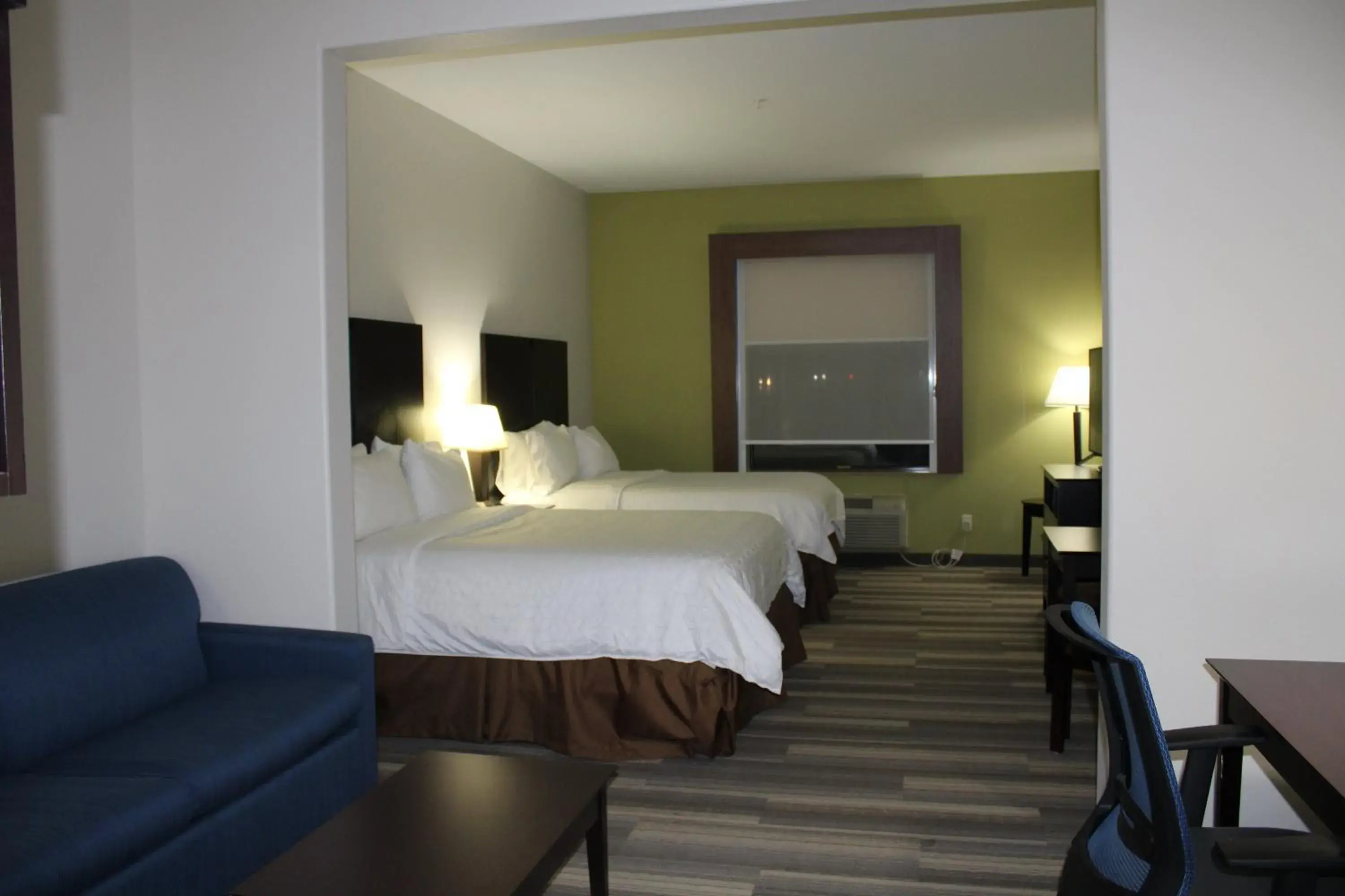Photo of the whole room, Bed in Holiday Inn Express and Suites Heber Springs by IHG Photo of the whole room, Bed in Holiday Inn Express and Suites Heber Springs by IHG