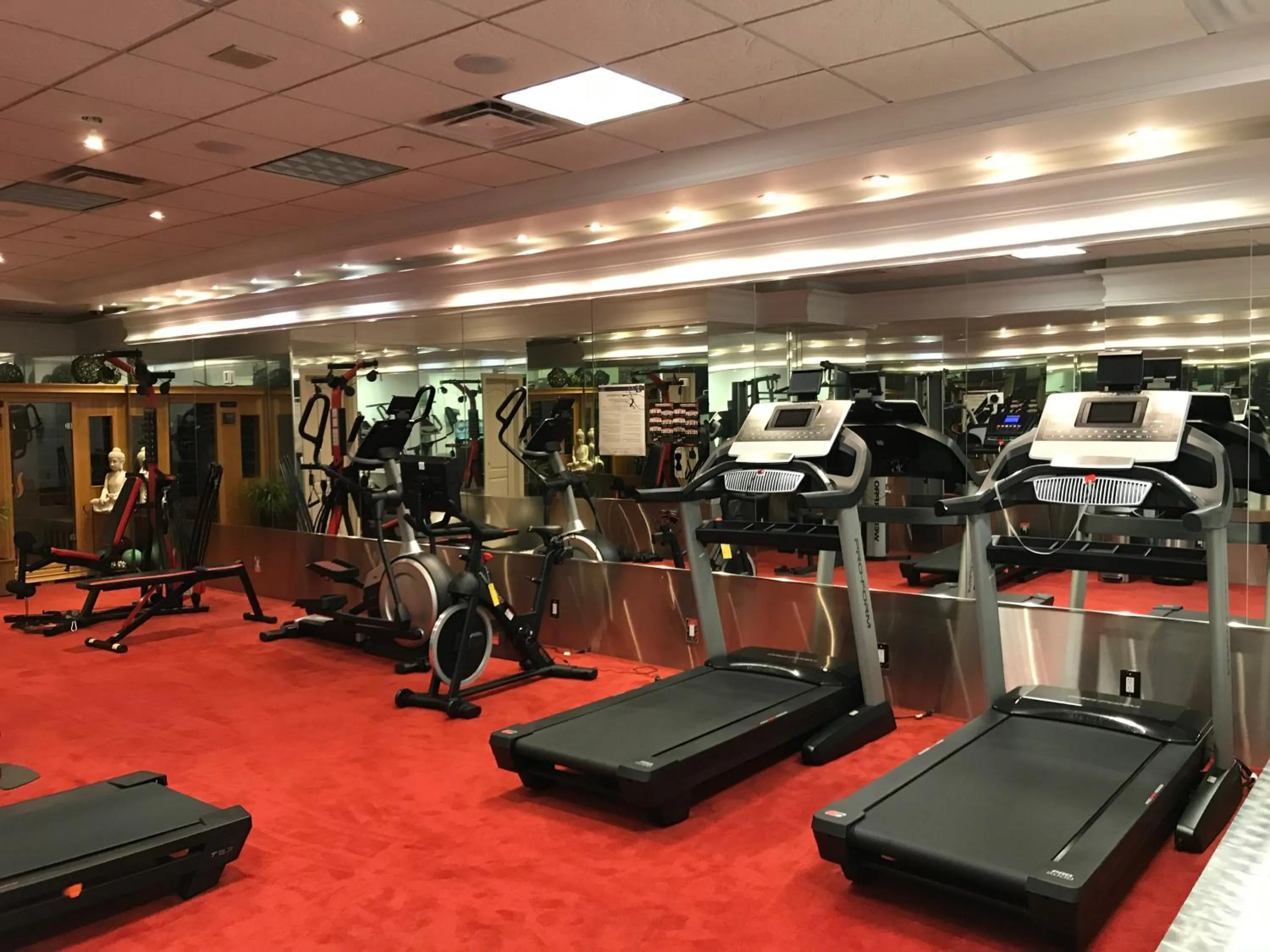 Fitness centre/facilities in Yonge Suites Apart Hotel