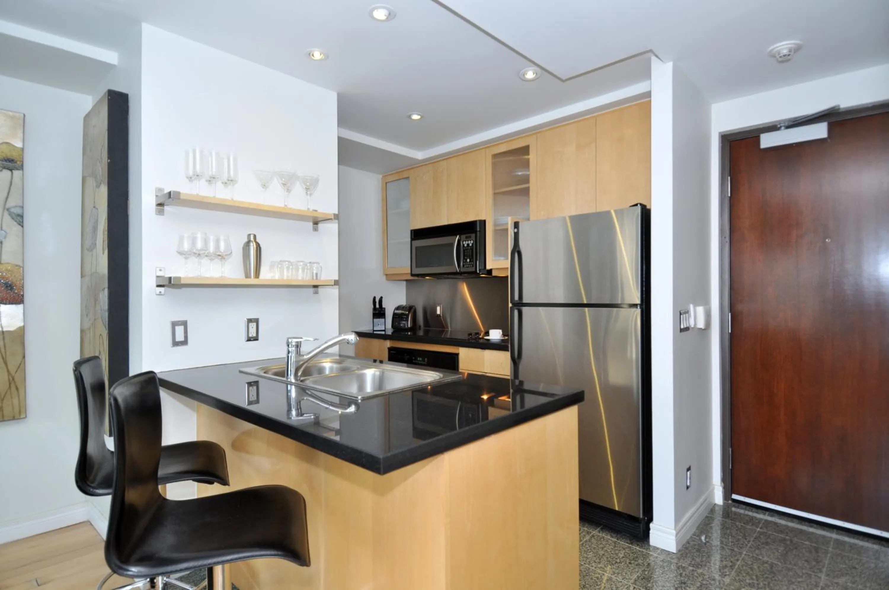 Kitchen or kitchenette in Yonge Suites Apart Hotel