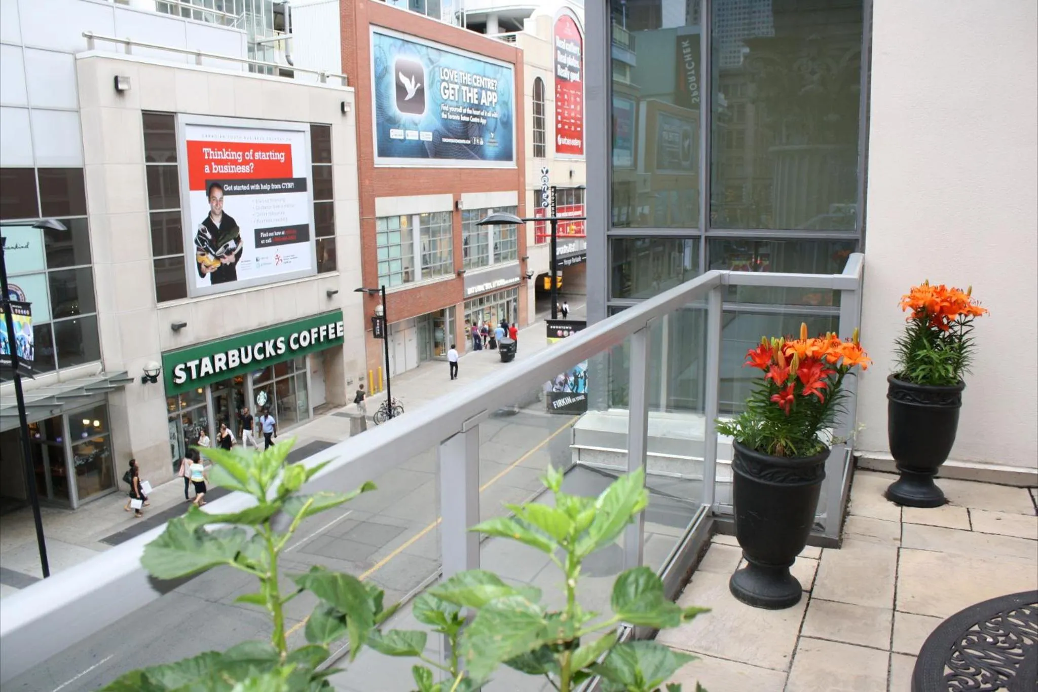 Property building in Yonge Suites Apart Hotel