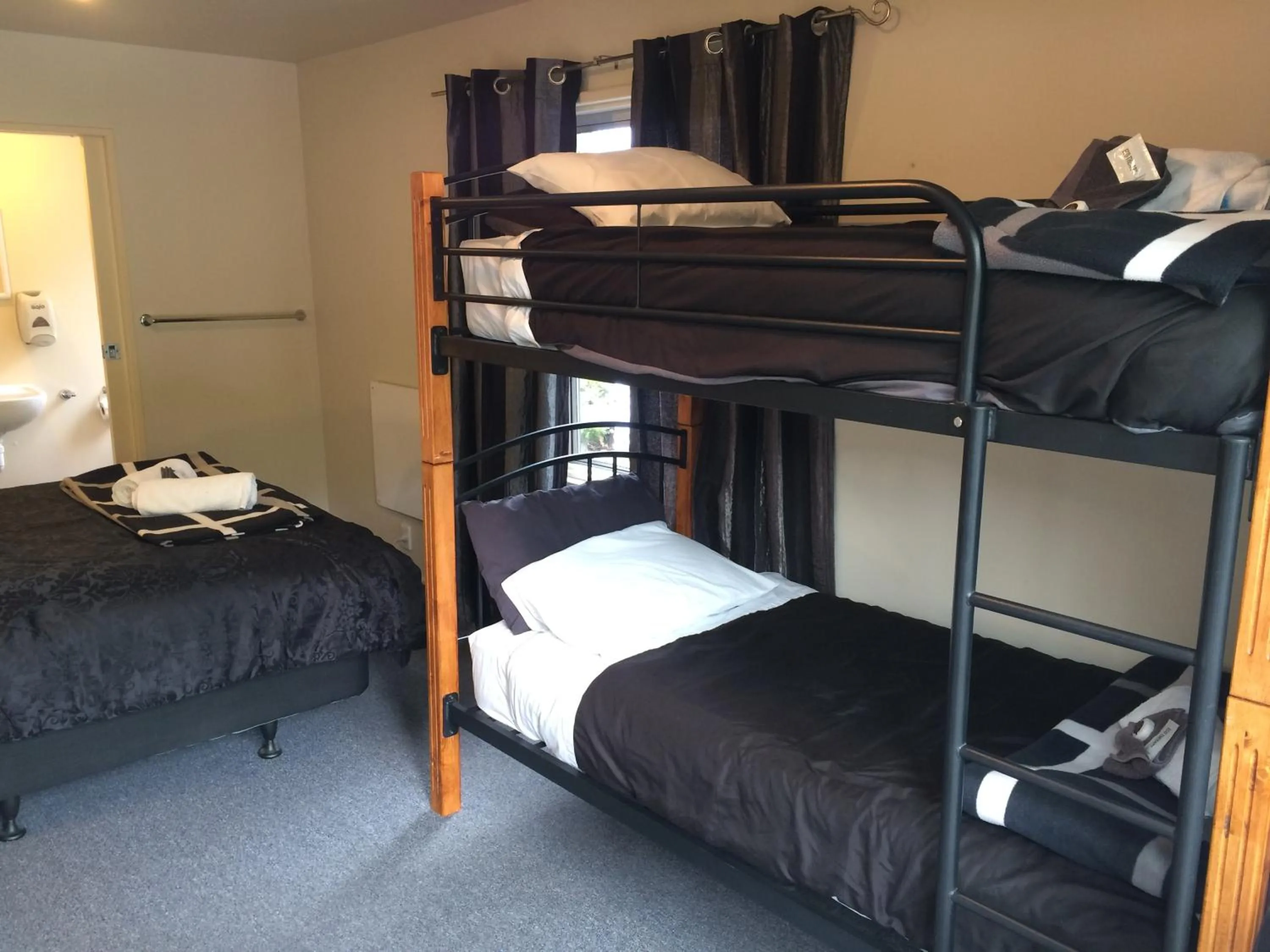 Bed in Tombstone Motel, Lodge & Backpackers