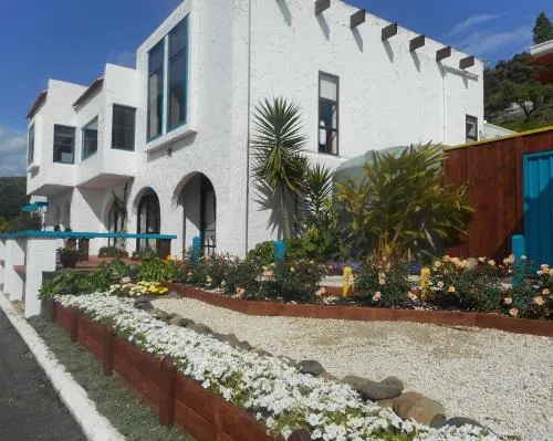 Te Aputa Lodge formerly La Casa Te Puru Lodge