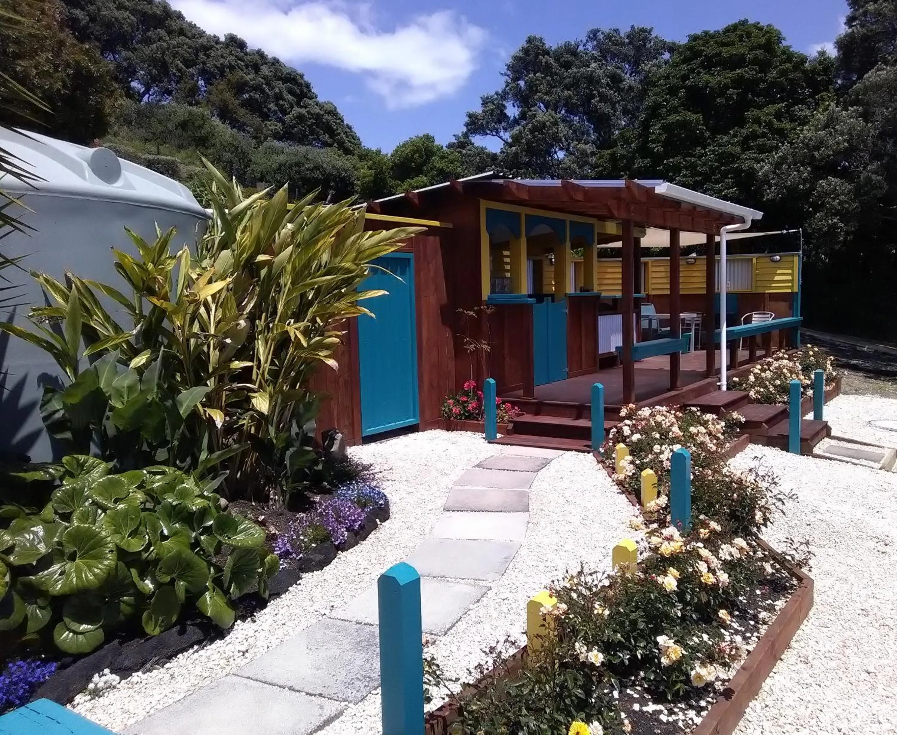 BBQ facilities in Te Aputa Lodge formerly La Casa Te Puru Lodge