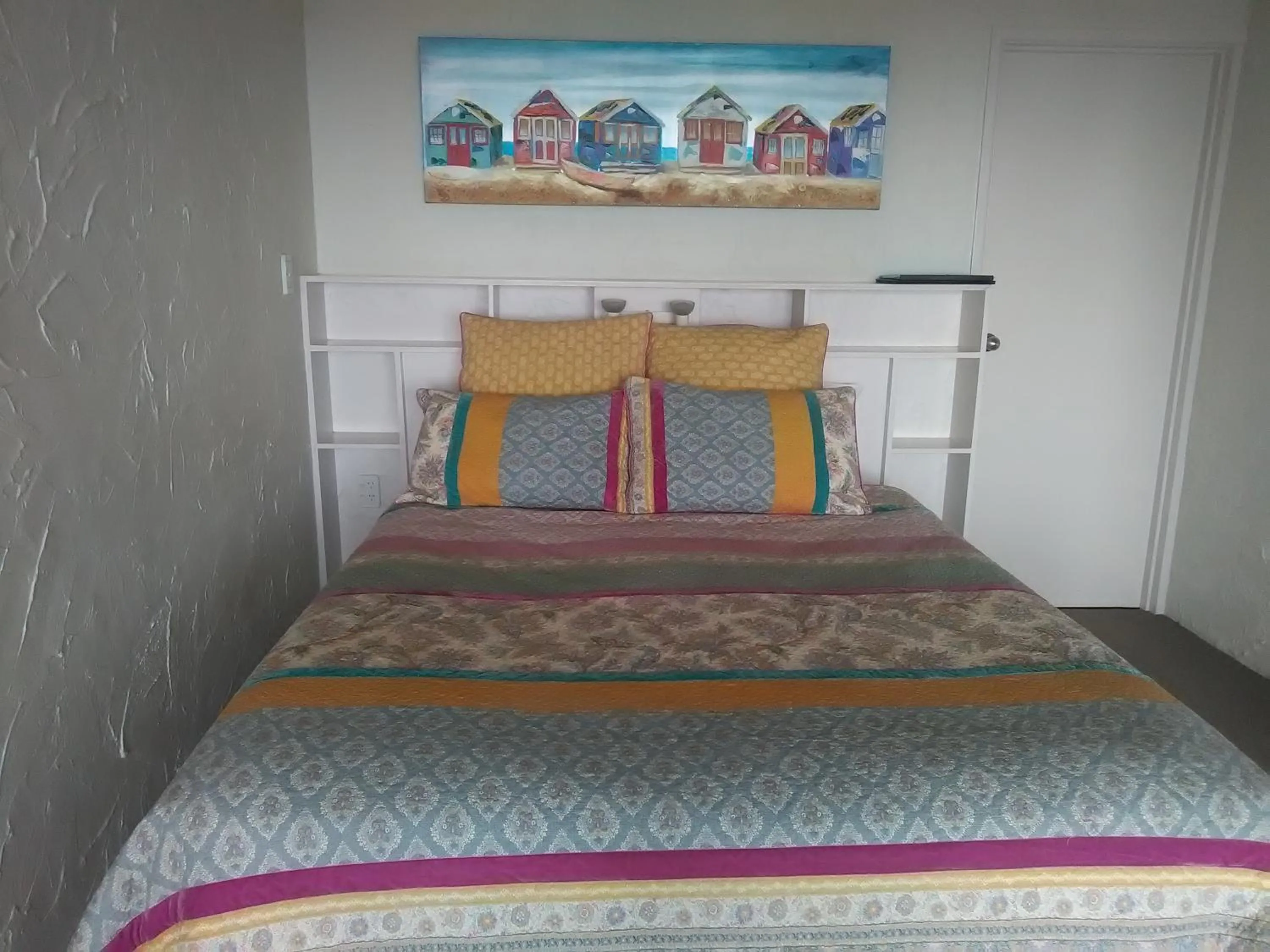 Bed in Te Aputa Lodge formerly La Casa Te Puru Lodge
