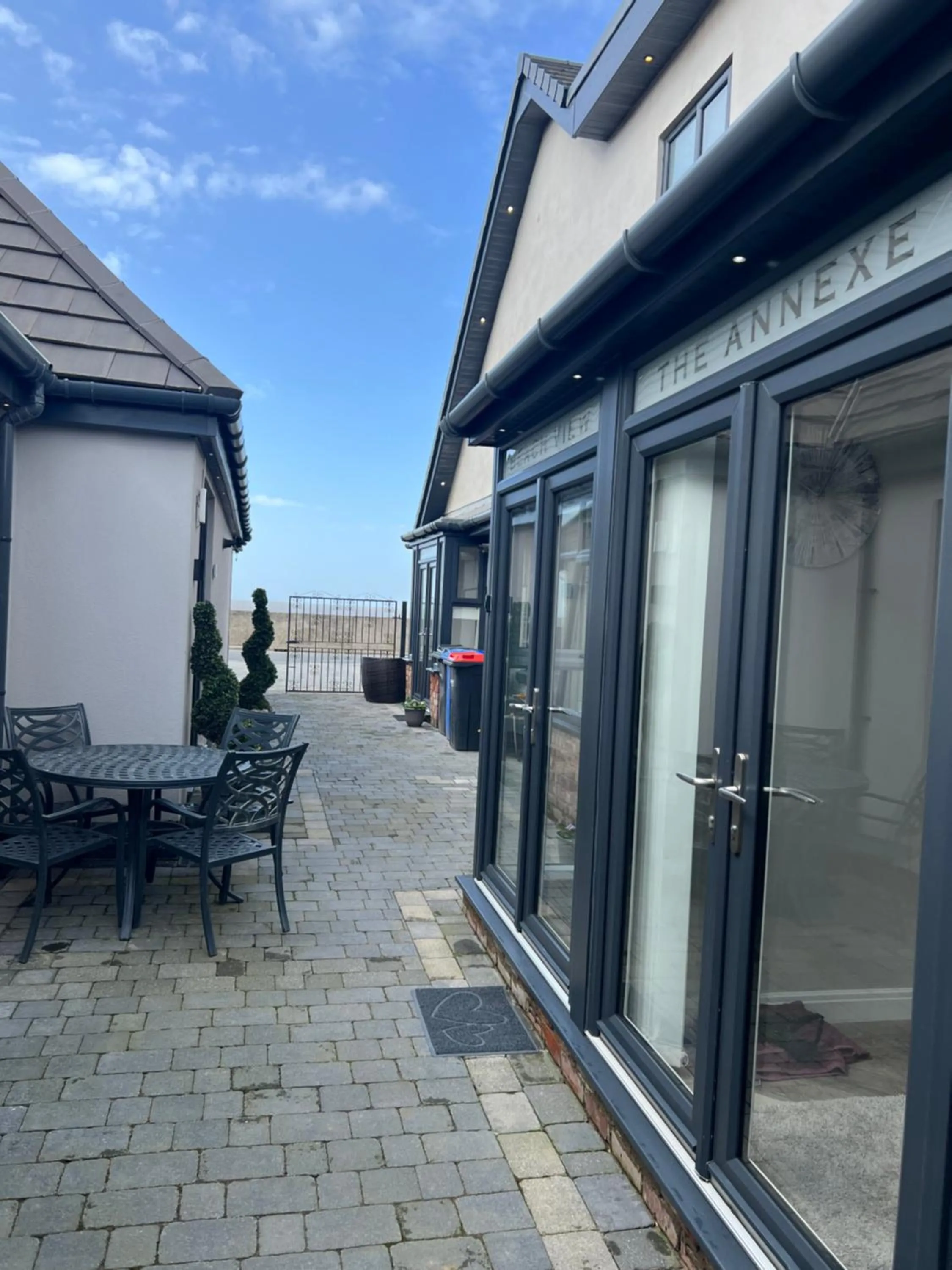 Beach Pad - ground floor - pet friendly