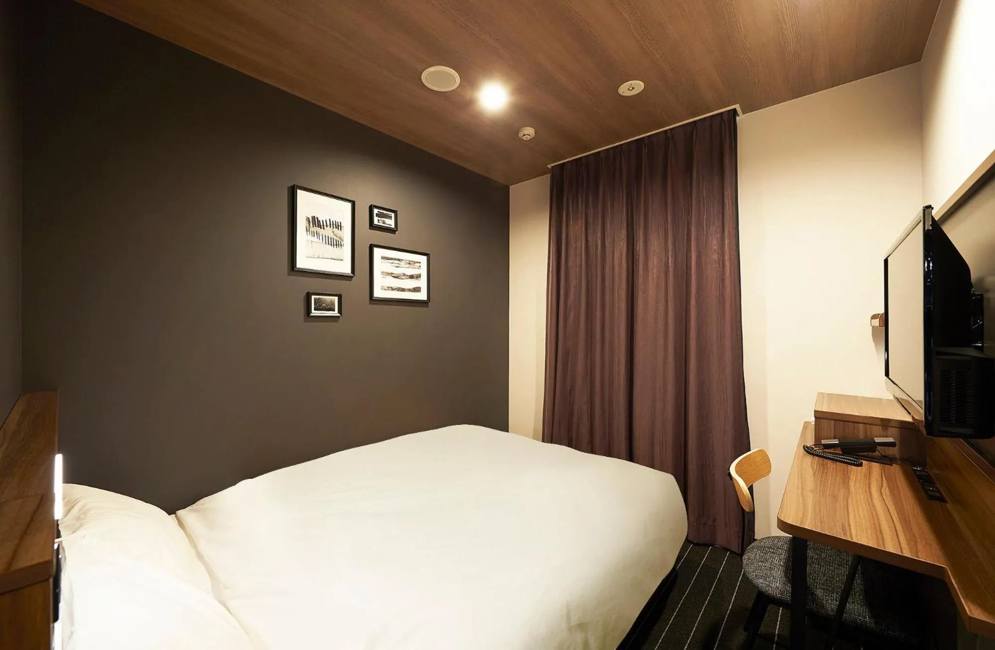 Photo of the whole room, Bed in Sotetsu Fresa Inn Nihombashi Kayabacho