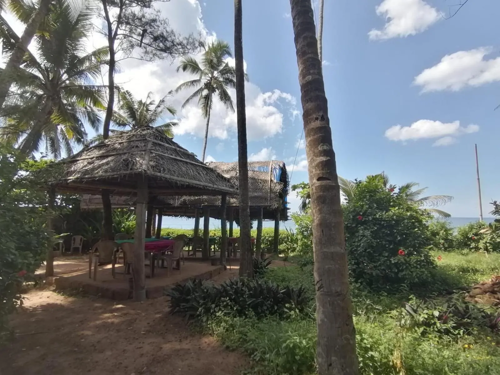 Restaurant/places to eat in Sukriti beach Resort