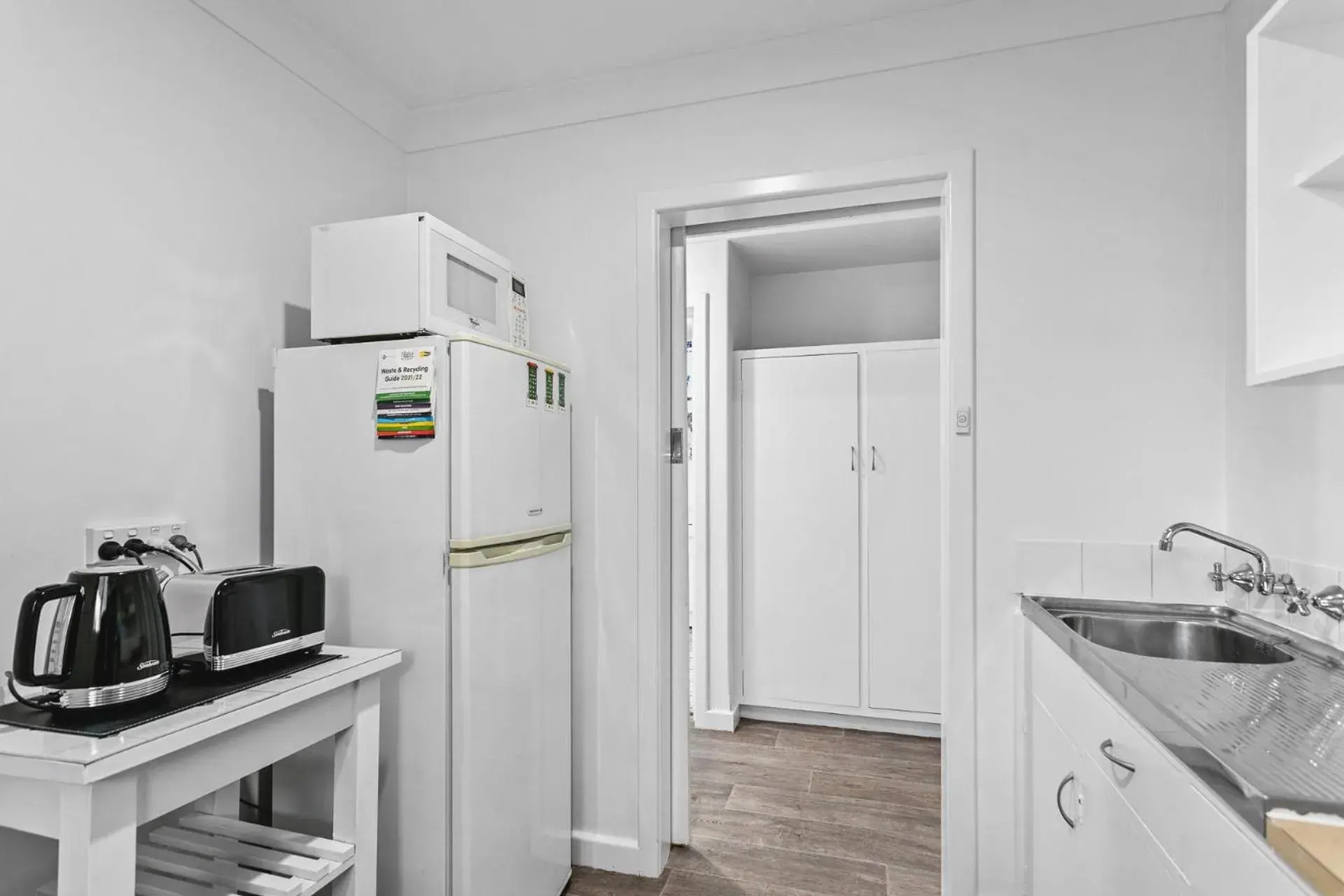 One-Bedroom Apartment in Malibu Apartments - Perth One-Bedroom Apartment in Malibu Apartments - Perth