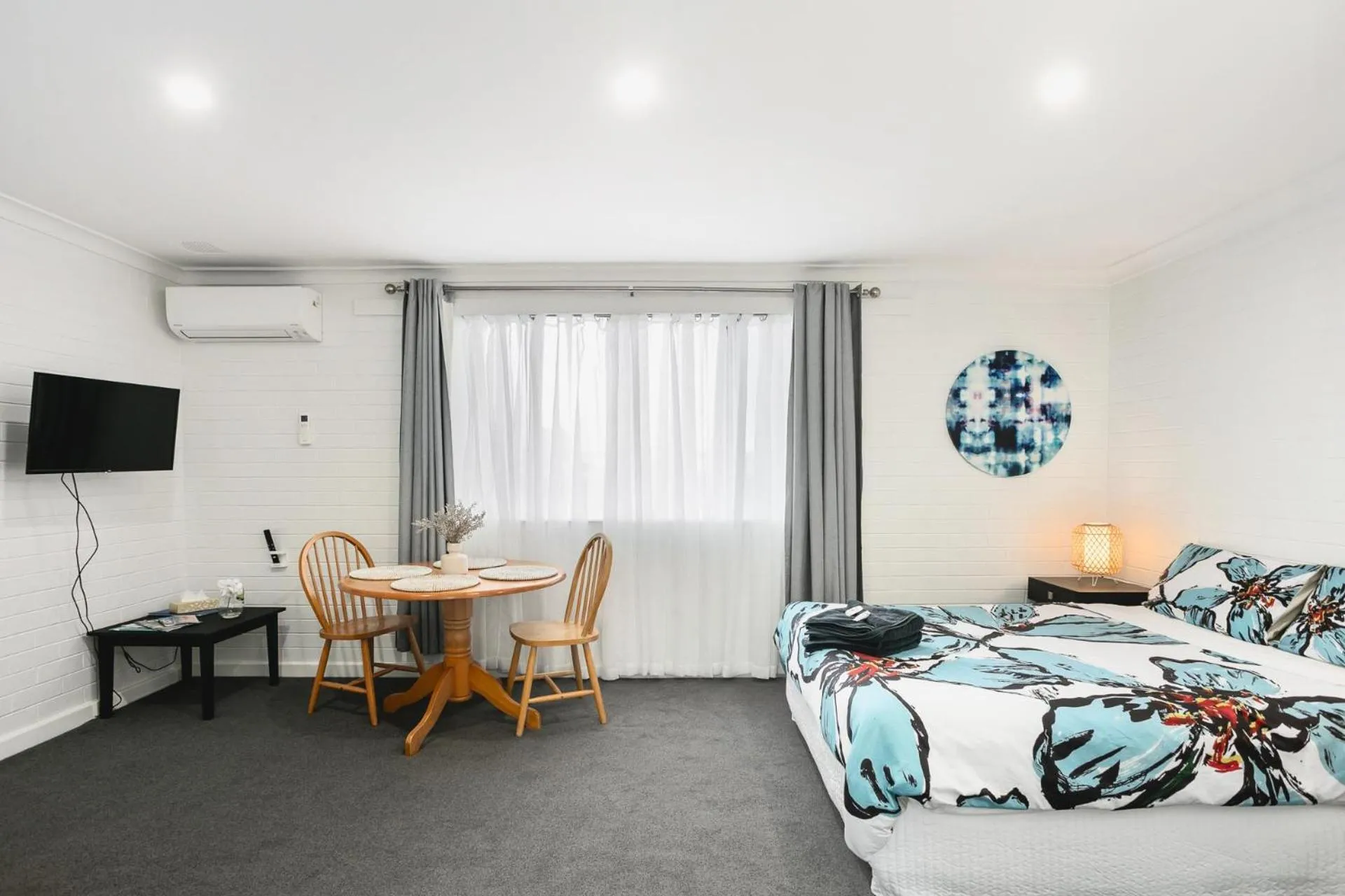 Bedroom, Bed in Malibu Apartments - Perth