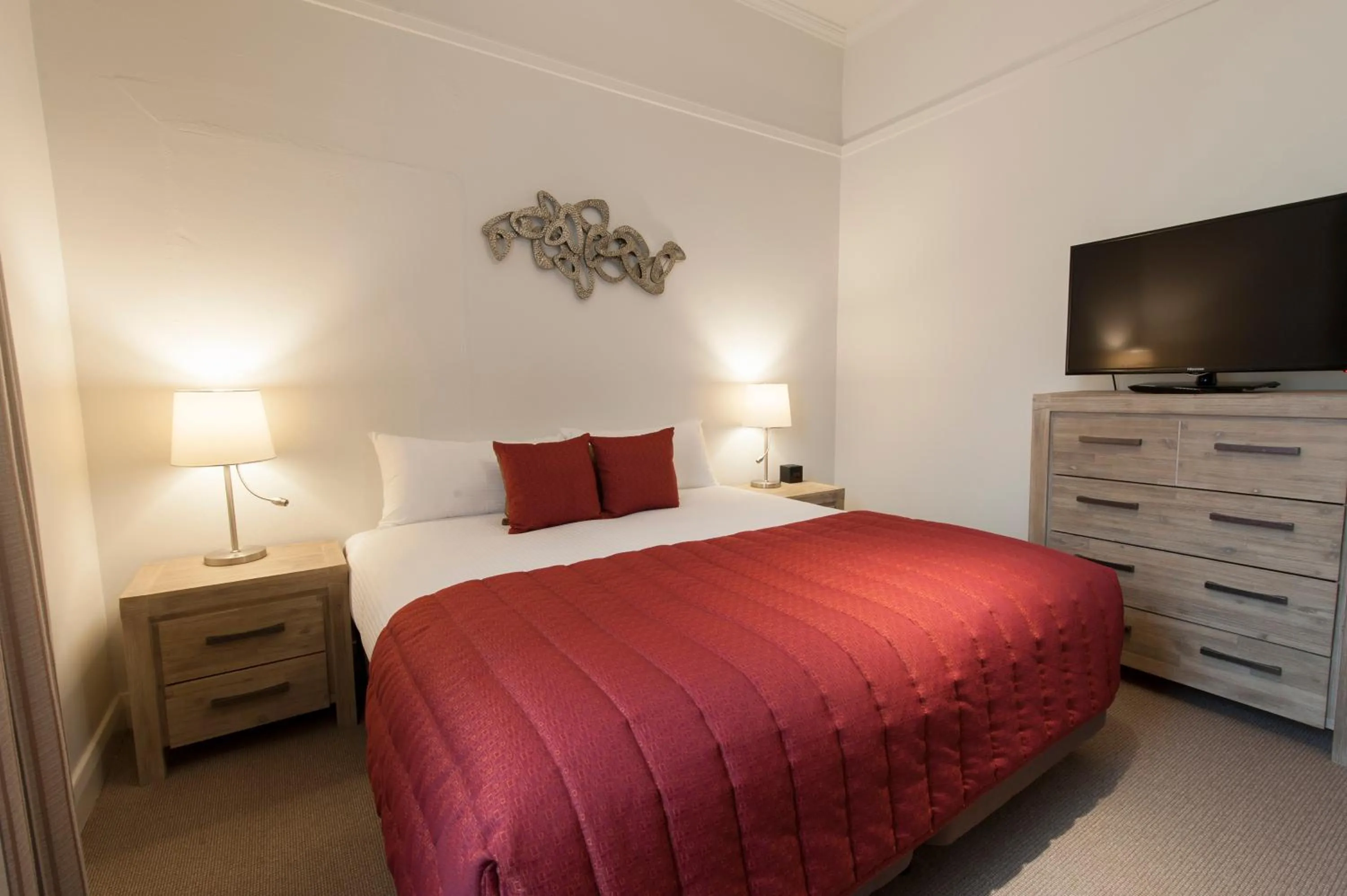 Bed in Wagga RSL Club Motel