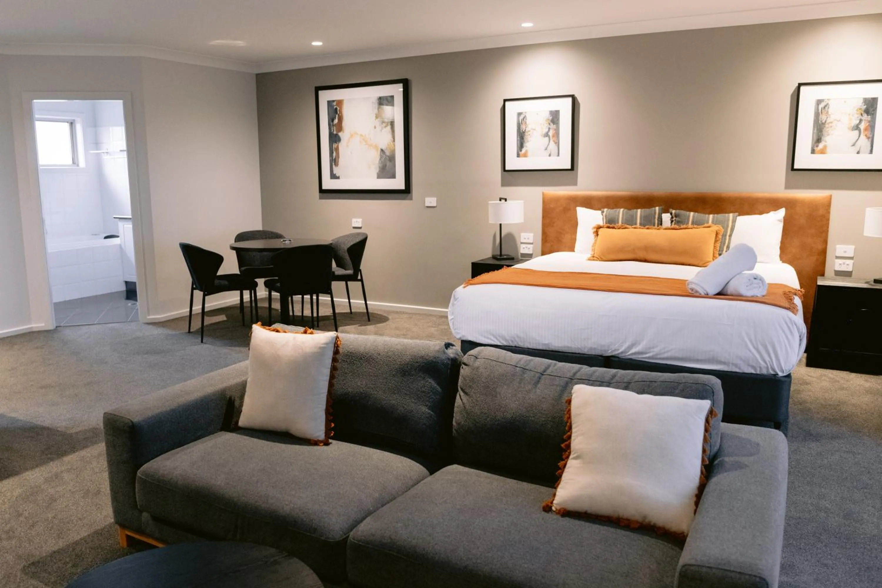 Bed in Wagga RSL Club Motel