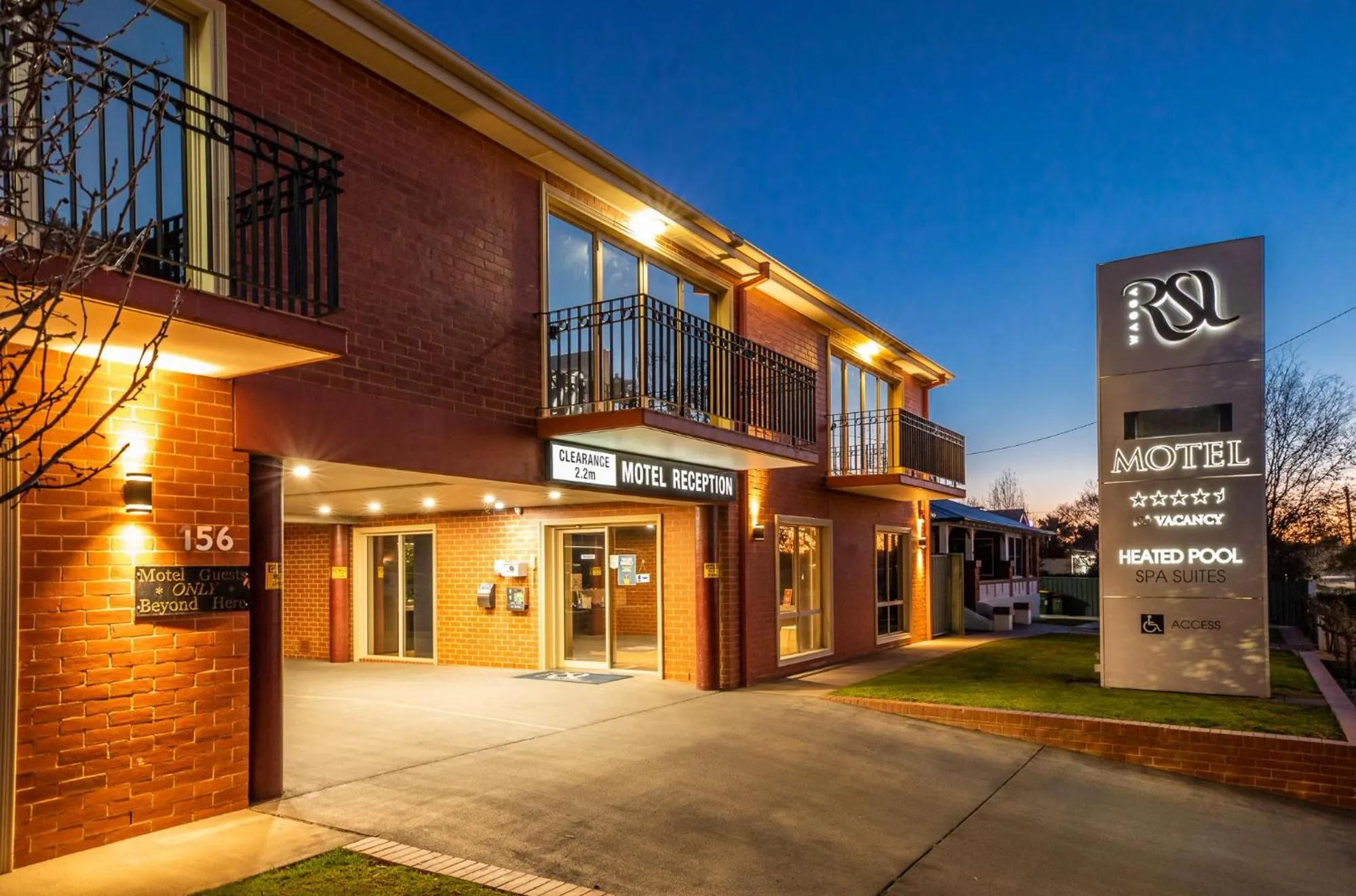 Facade/entrance in Wagga RSL Club Motel