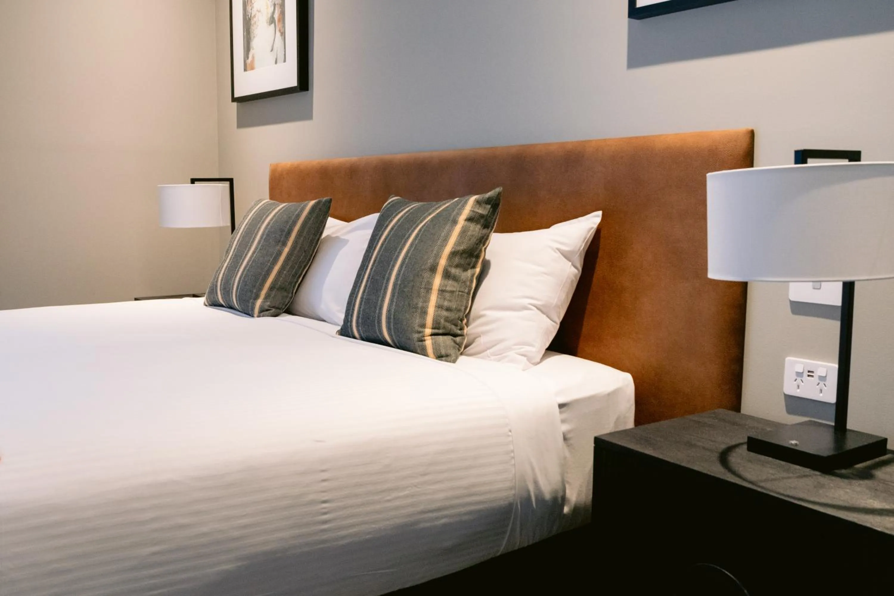 Bed in Wagga RSL Club Motel