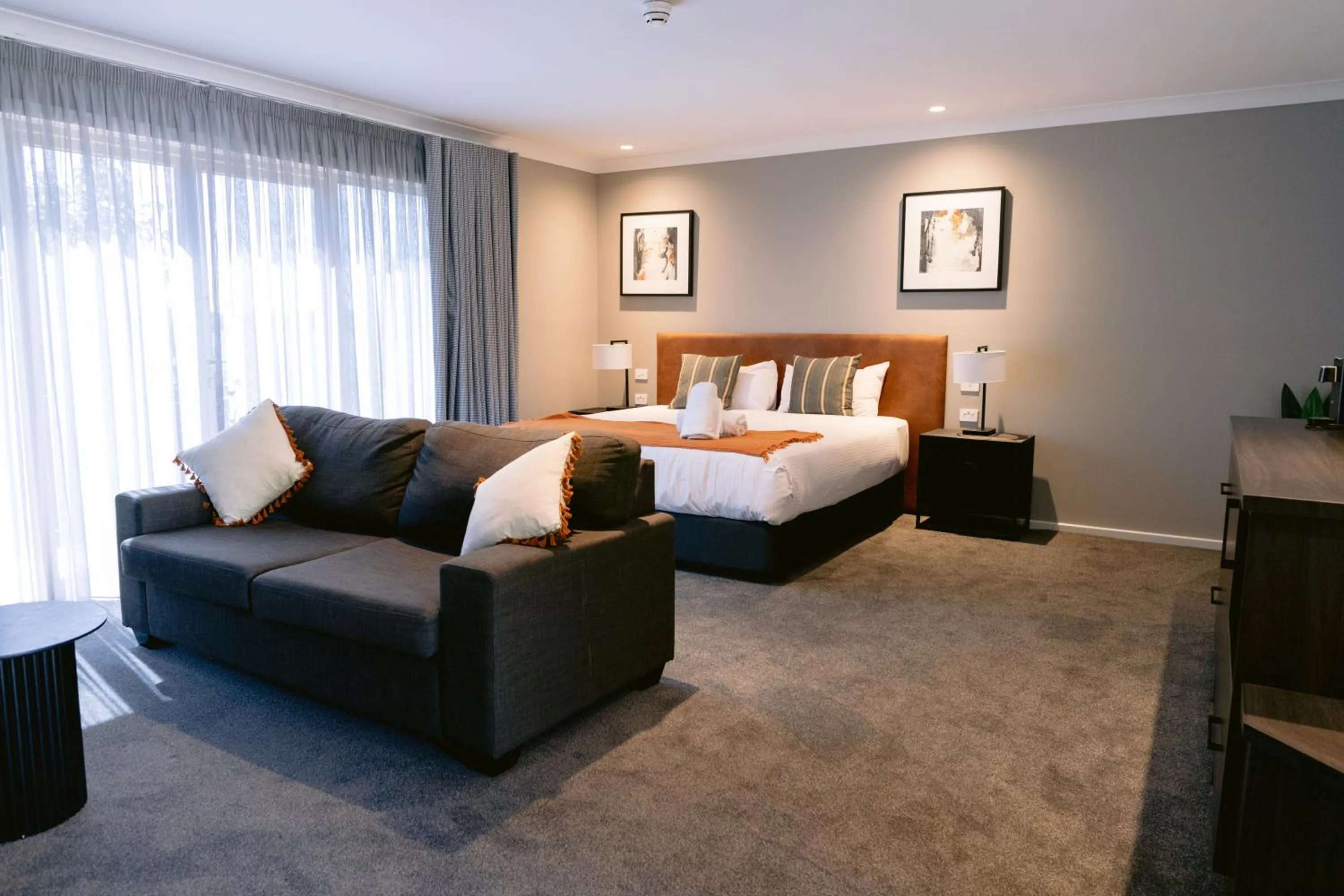 Bed in Wagga RSL Club Motel