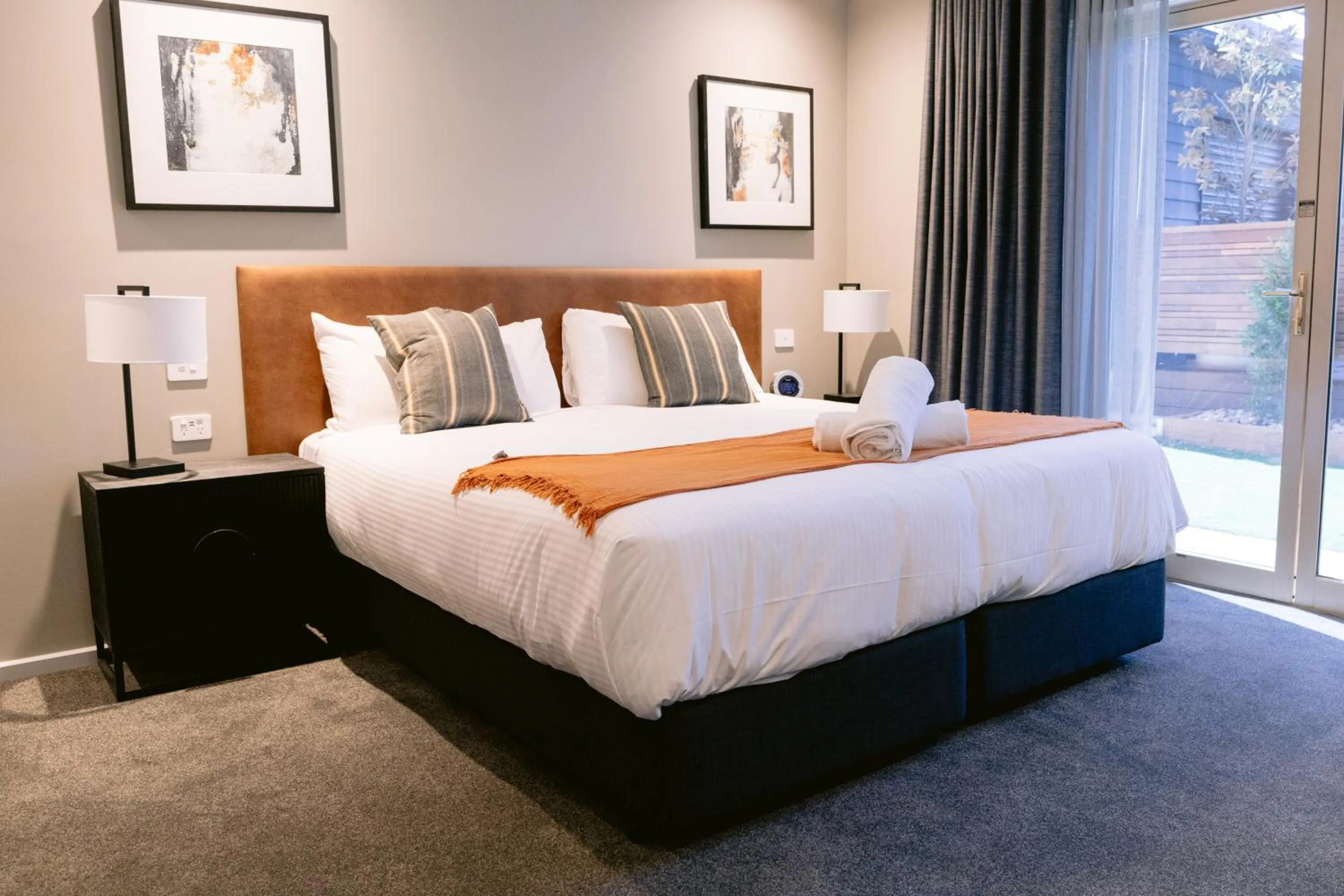 Bed in Wagga RSL Club Motel