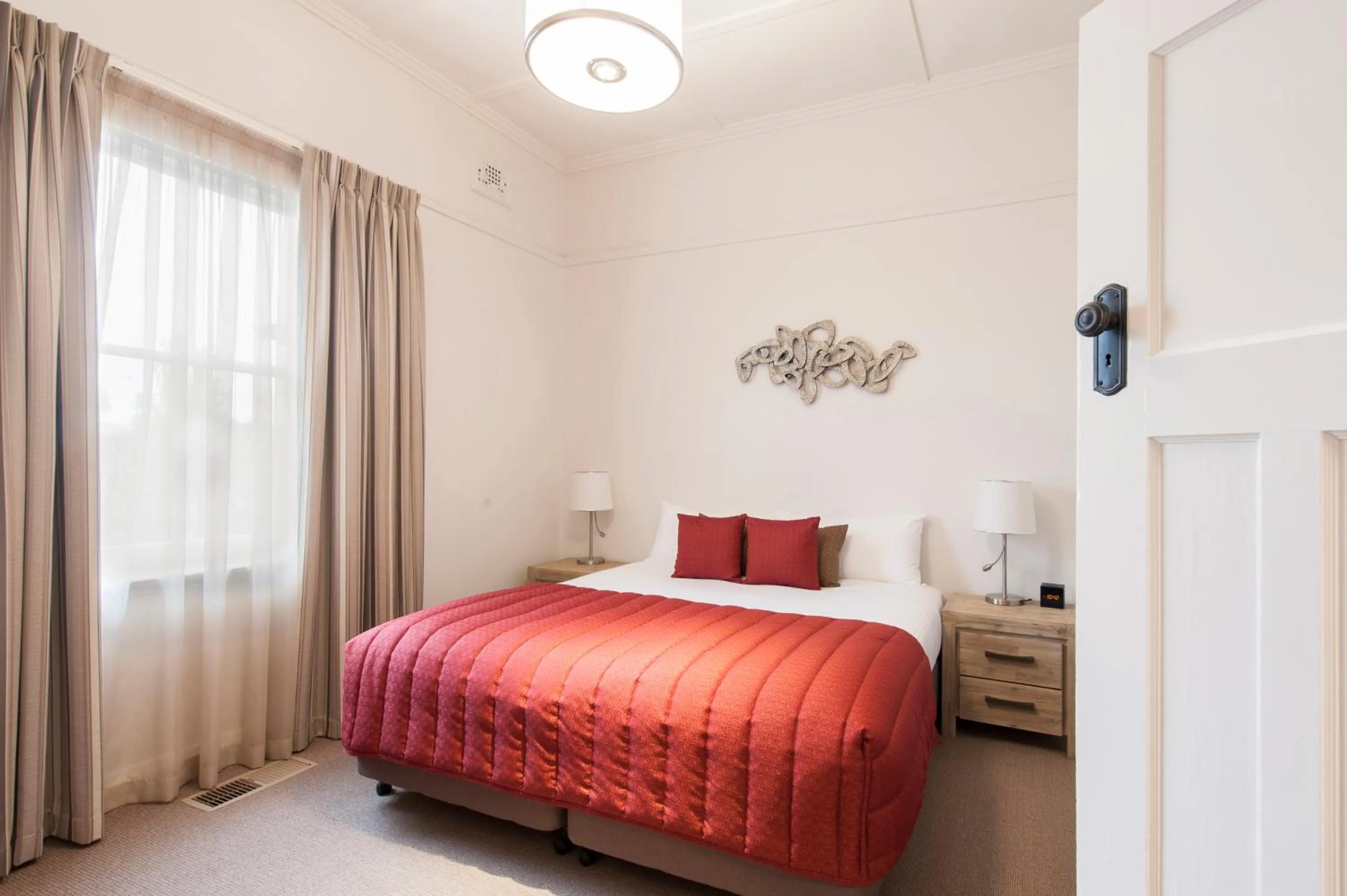 Bed in Wagga RSL Club Motel