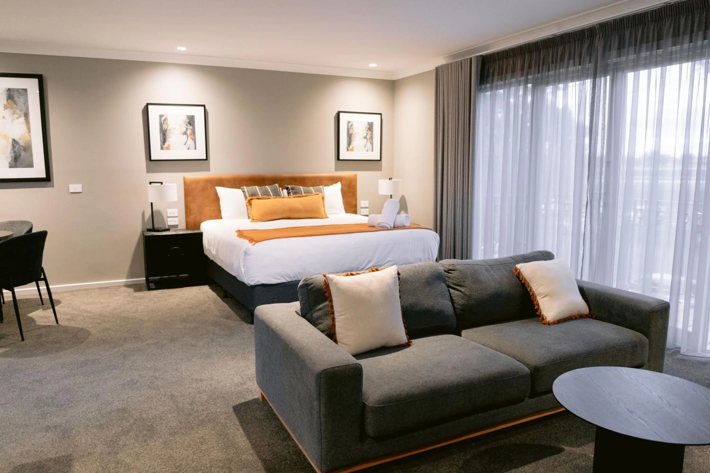 Bed in Wagga RSL Club Motel